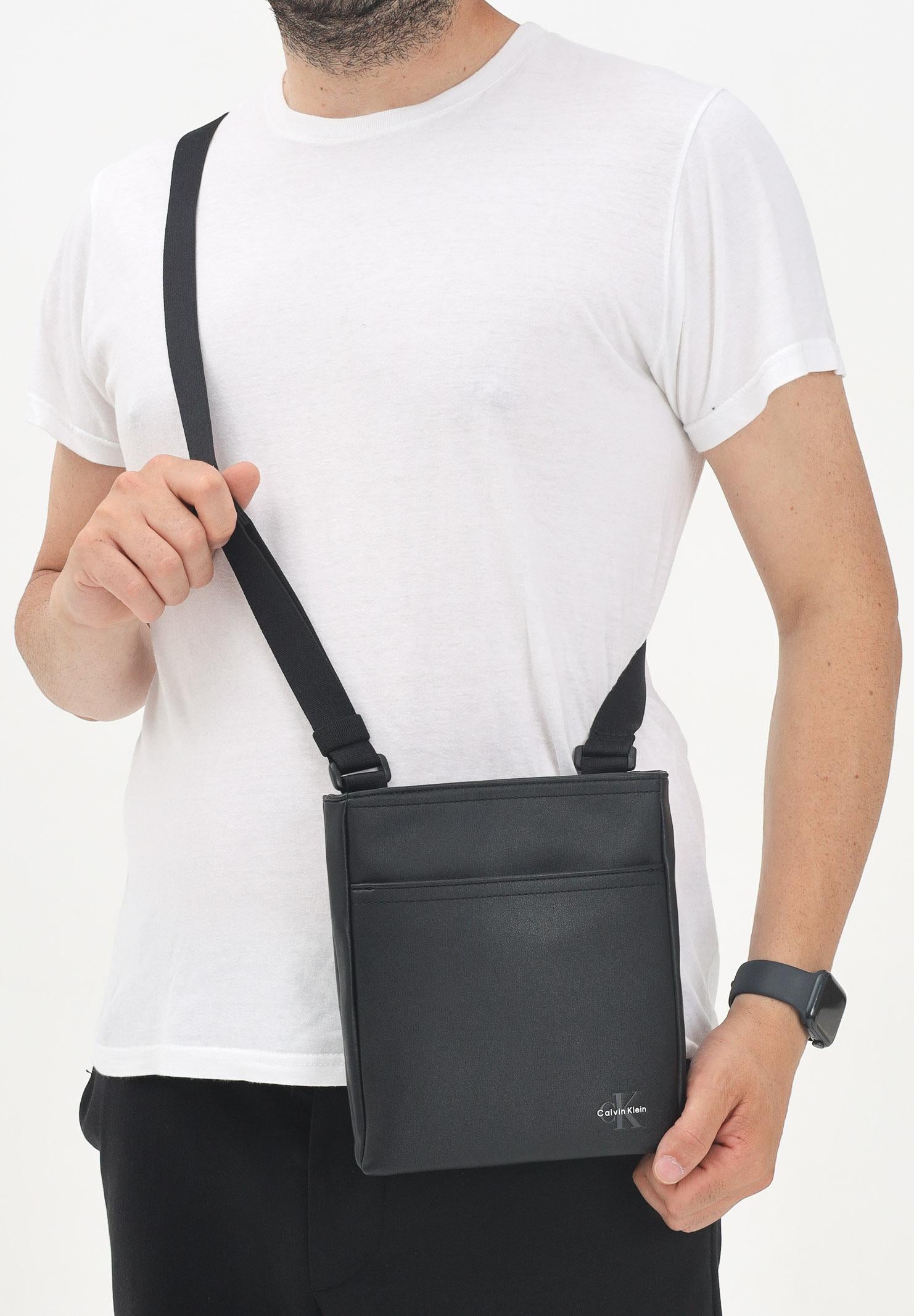 CALVIN KLEIN Borsello nero da uomo con logo LV04G3107G UB1 CALVIN KLEIN