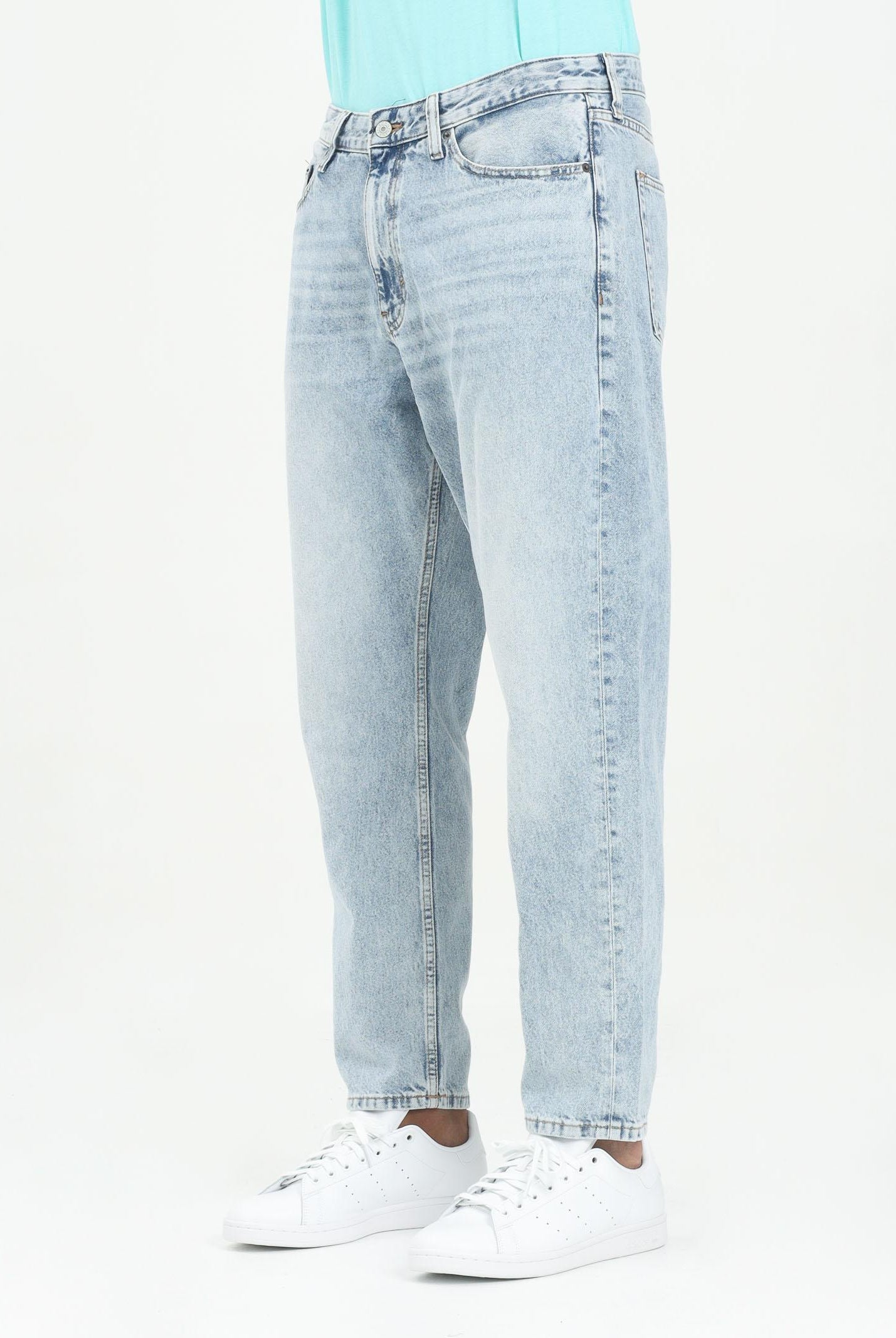 TOMMY JENAS Jeans in denim chiaro da uomo dal taglio relaxed fit DM0DM212111A5  TOMMY JEANS