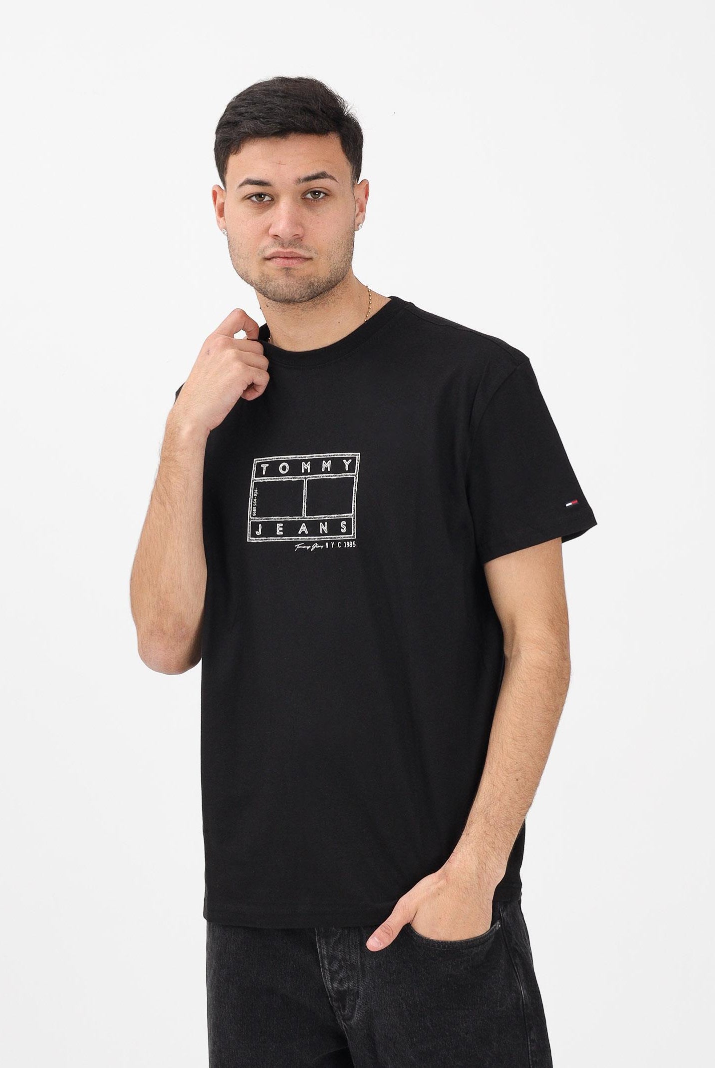 TOMMY JEANS T-shirt a manica corta nera da uomo con logo a timbro DM0DM22317 BDS TOMMY JEANS