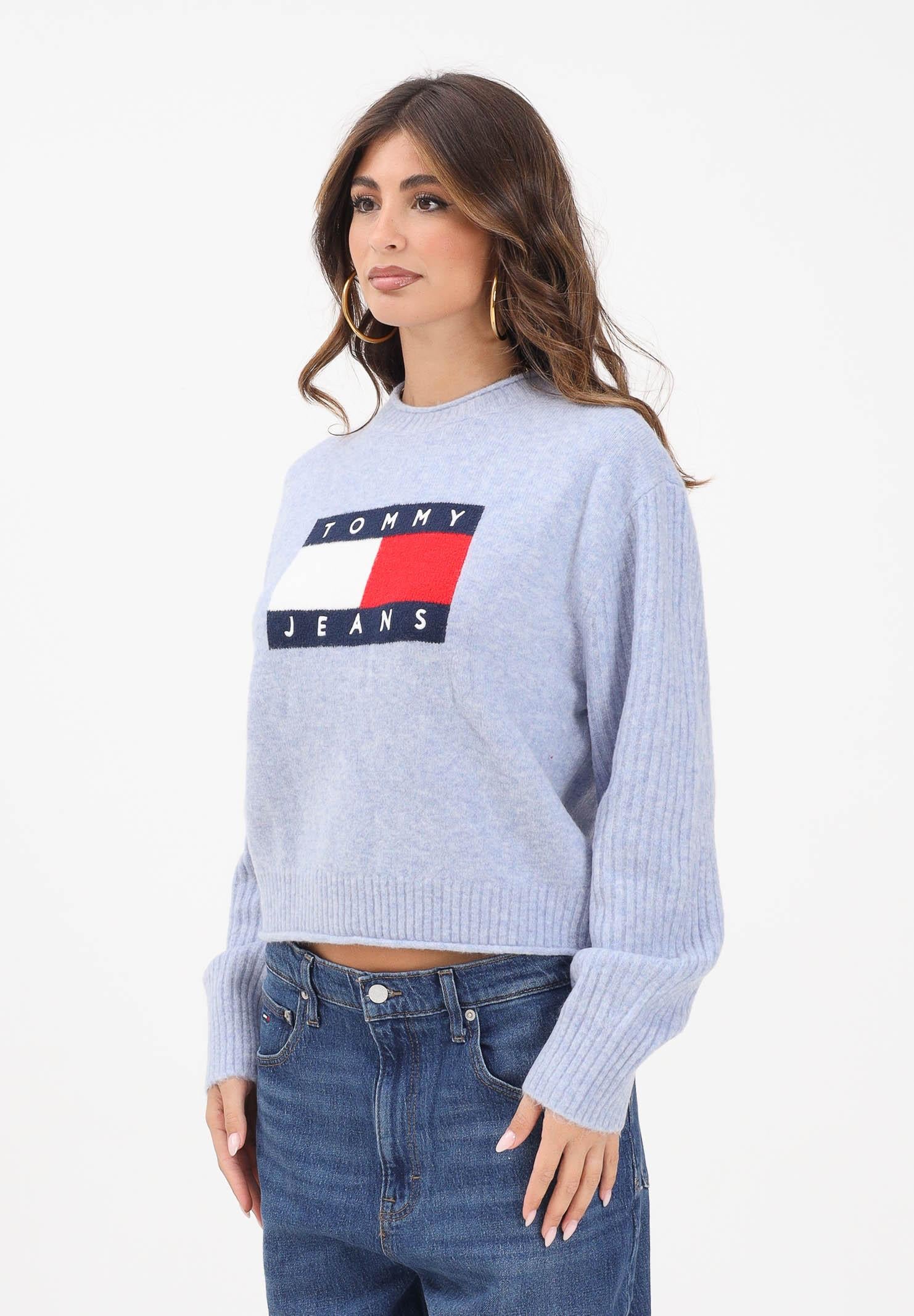 TOMMY JEANS Maglioncino girocollo azzurro da donna con bandiera DW0DW21782DZ1 TOMMY JEANS