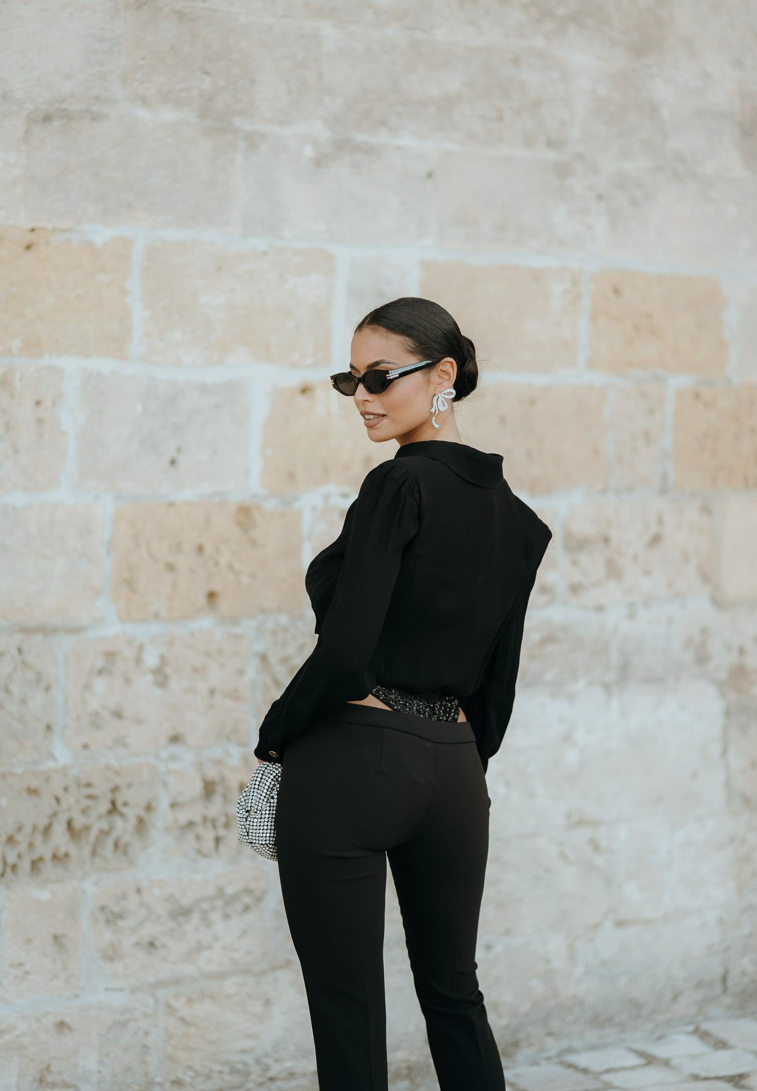 ELISABETTA FRANCHI Blusa cropped nera da donna con dettaglio gioiello CAT0256E2 110 ELISABETTA FRANCHI