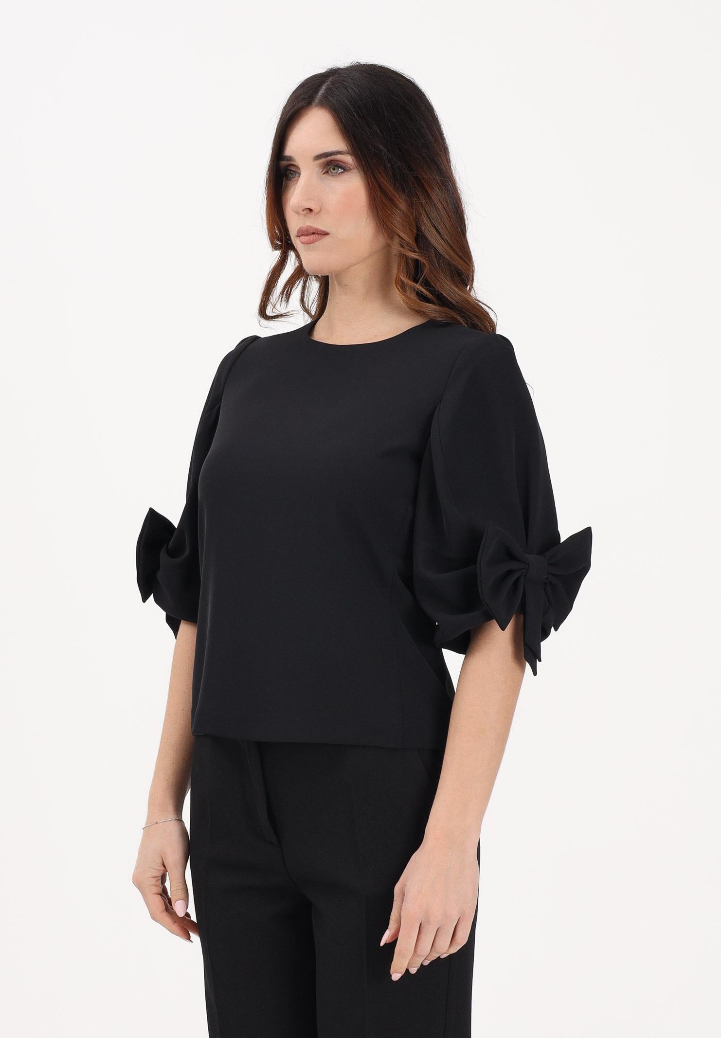 VICOLO Blusa nera da donna con fiocco applicato TAB0245 A99 VICOLO