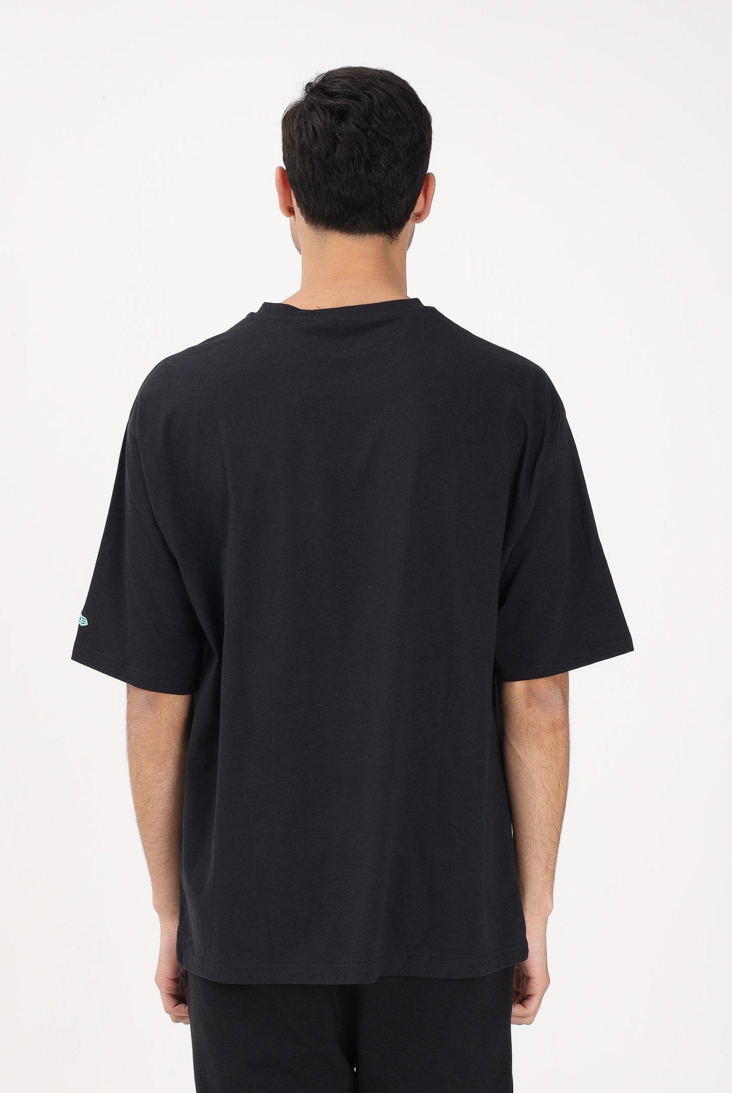 NEW ERA T-shirt a manica corta Oversized Chicago Bulls NBA League Essential nera per uomo e donna 60771515 . NEW ERA