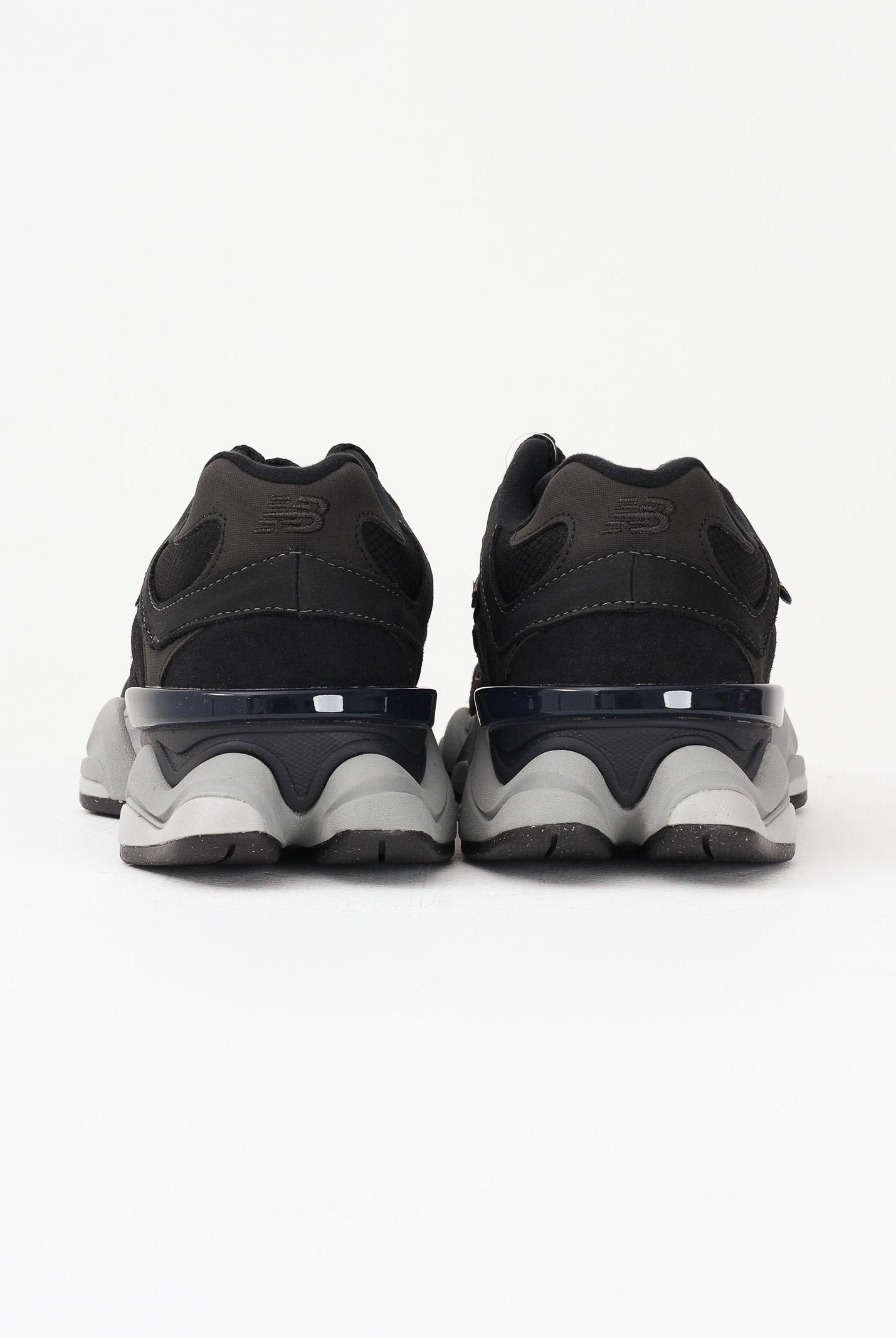 NEW BALANCE Sneakers 9060 nere per uomo e donna U9060ORA . NEW BALANCE