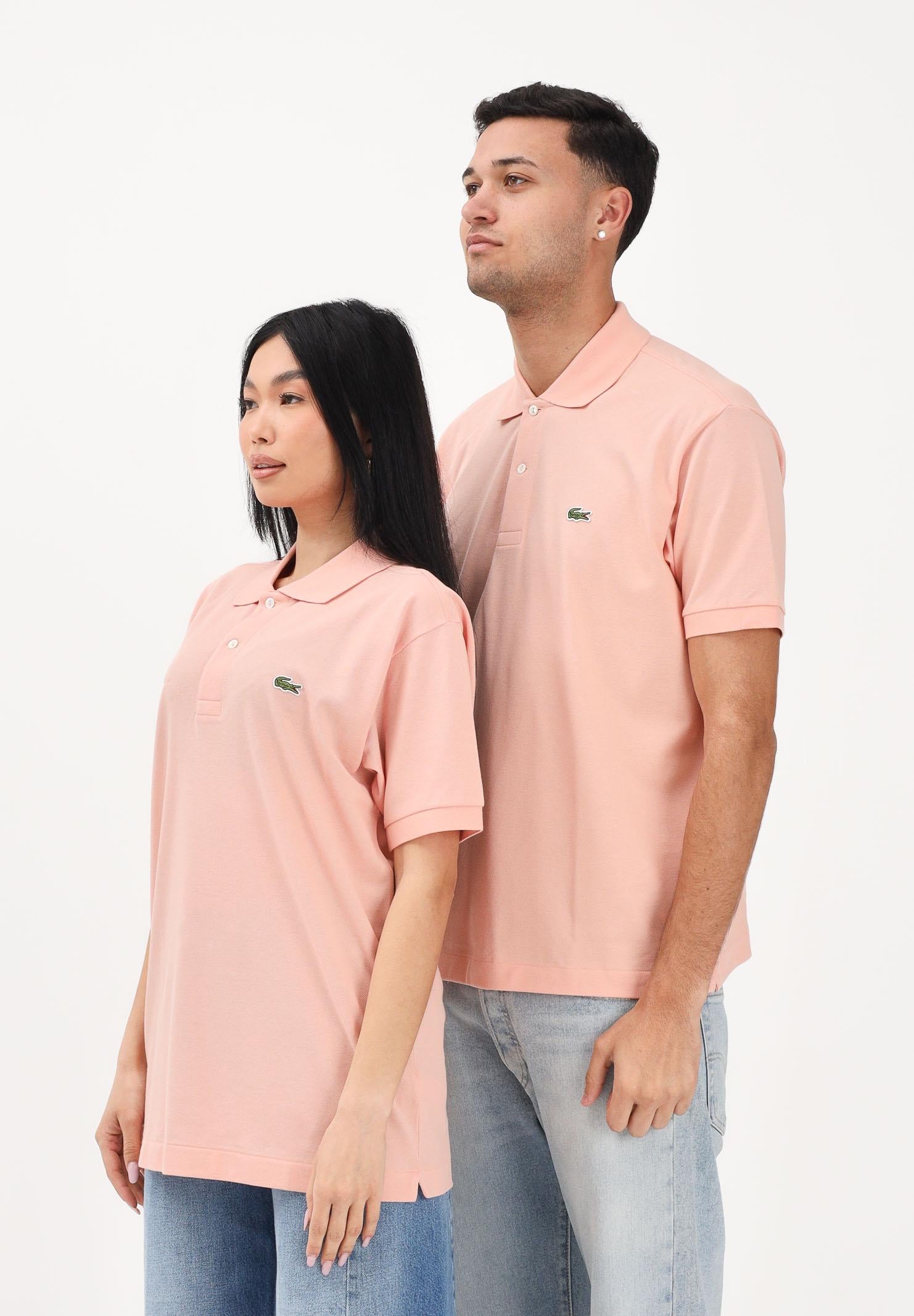 LACOSTE Polo salmone per uomo e donna caratterizzata da patch logo coccodirllo 1212 UI2 LACOSTE