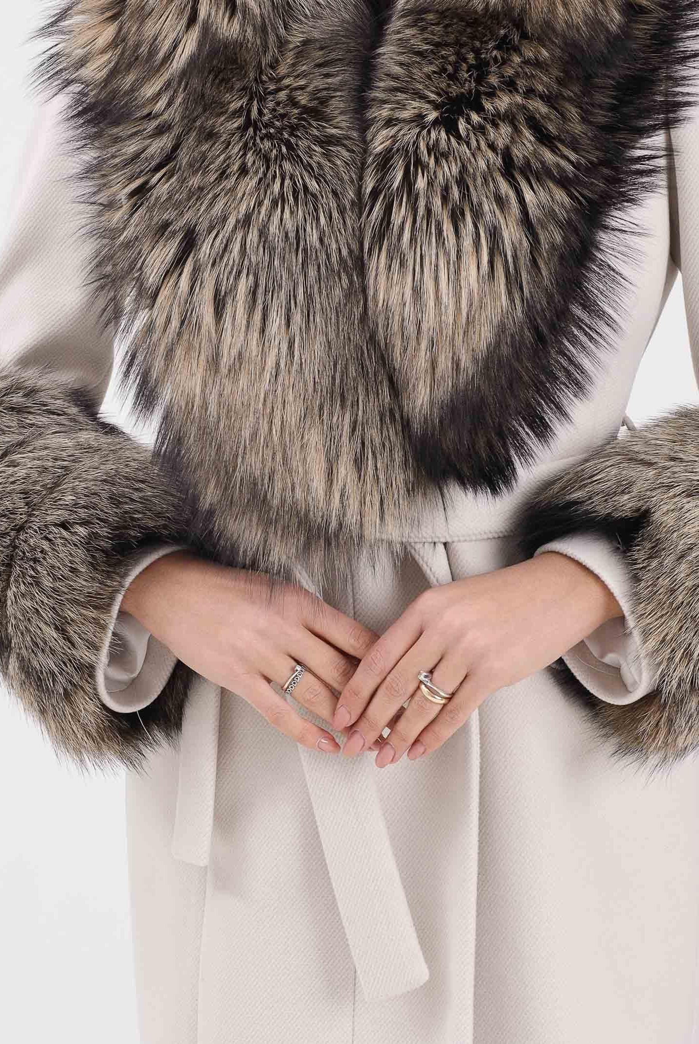 YES LONDON Cappotto gesso da donna con dettagli in vera pelliccia di volpe CD1229 GE YES LONDON