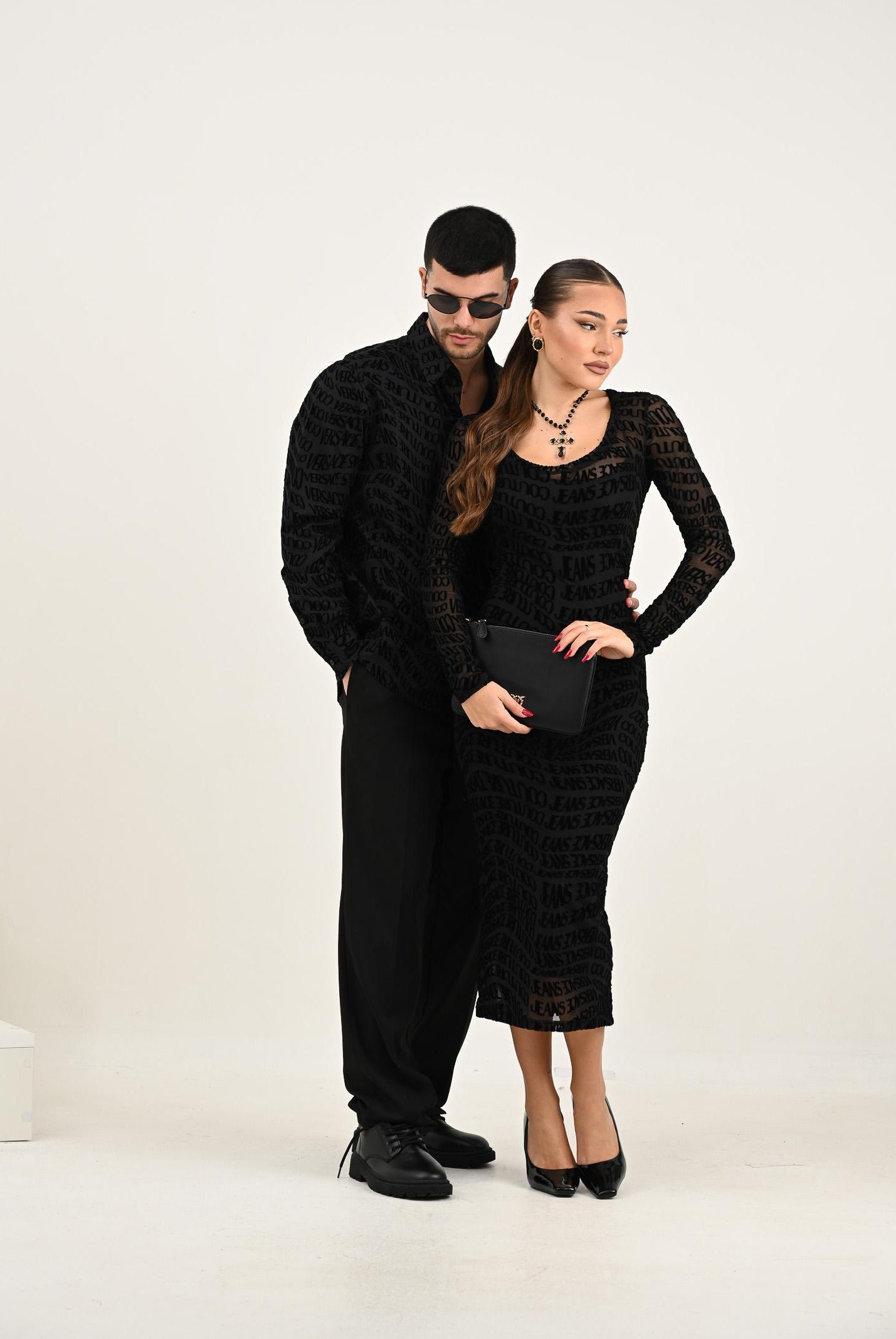 VERSACE JEANS COUTURE Camicia a manica lunga nera da uomo con motivo Liquify Logomania vellutato 79GAL2R0NS703 899 VERSACE JEANS COUTURE