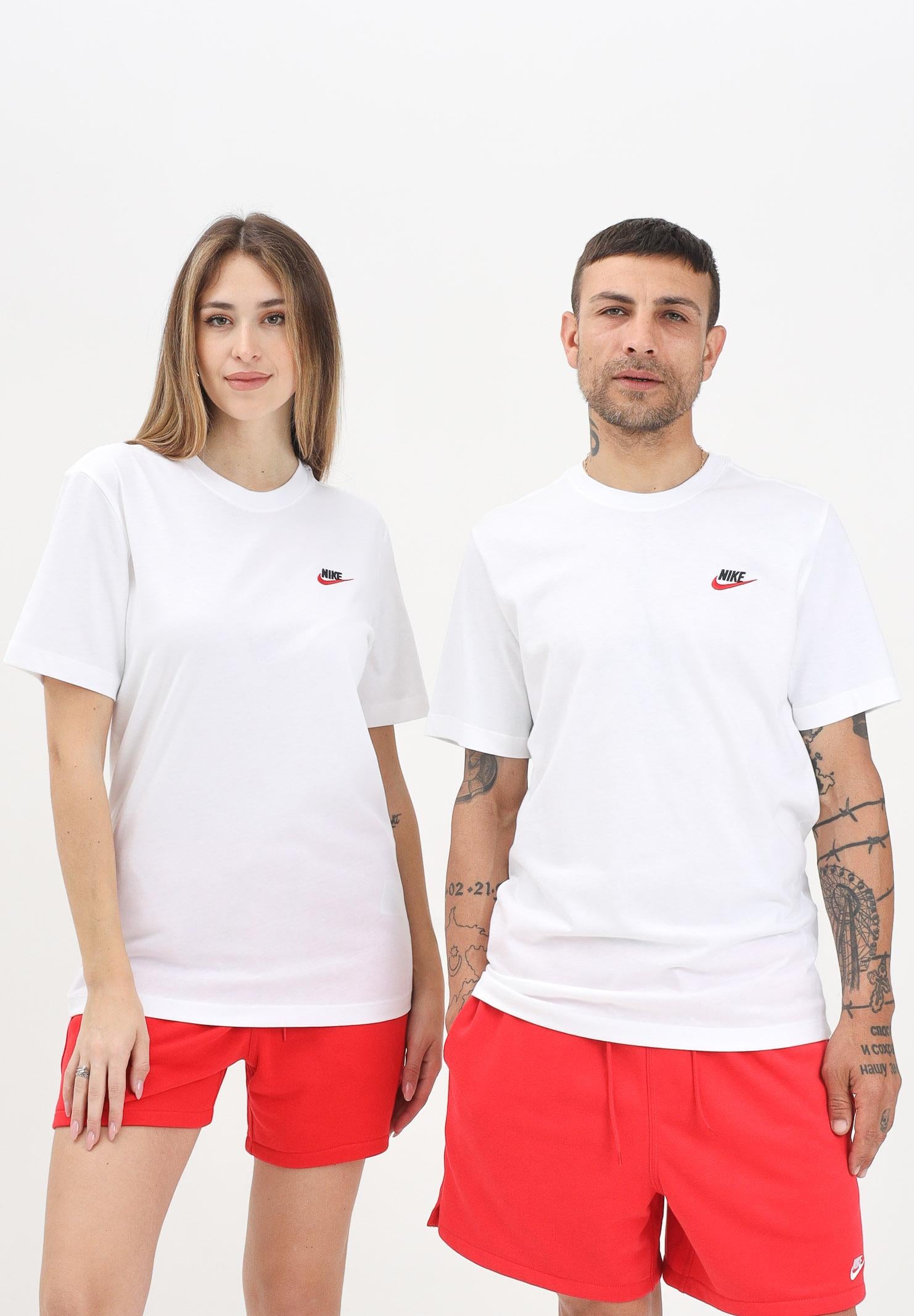NIKE T-shirt a manica corta Nike Sportswear Club bianca per uomo e donna AR4997 100 NIKE