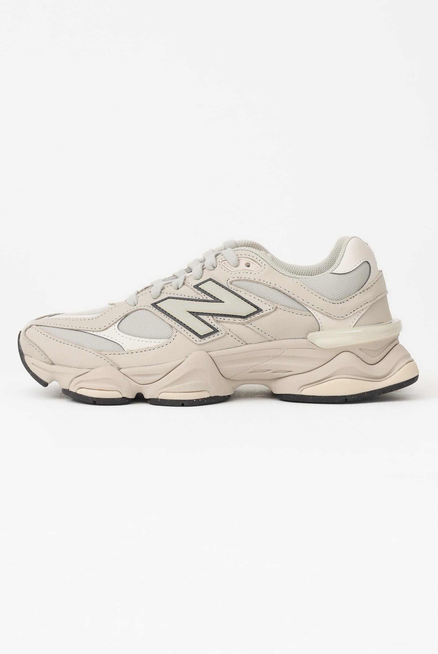 NEW BALANCE Sneakers 9060 beige per uomo e donna U906078T . NEW BALANCE