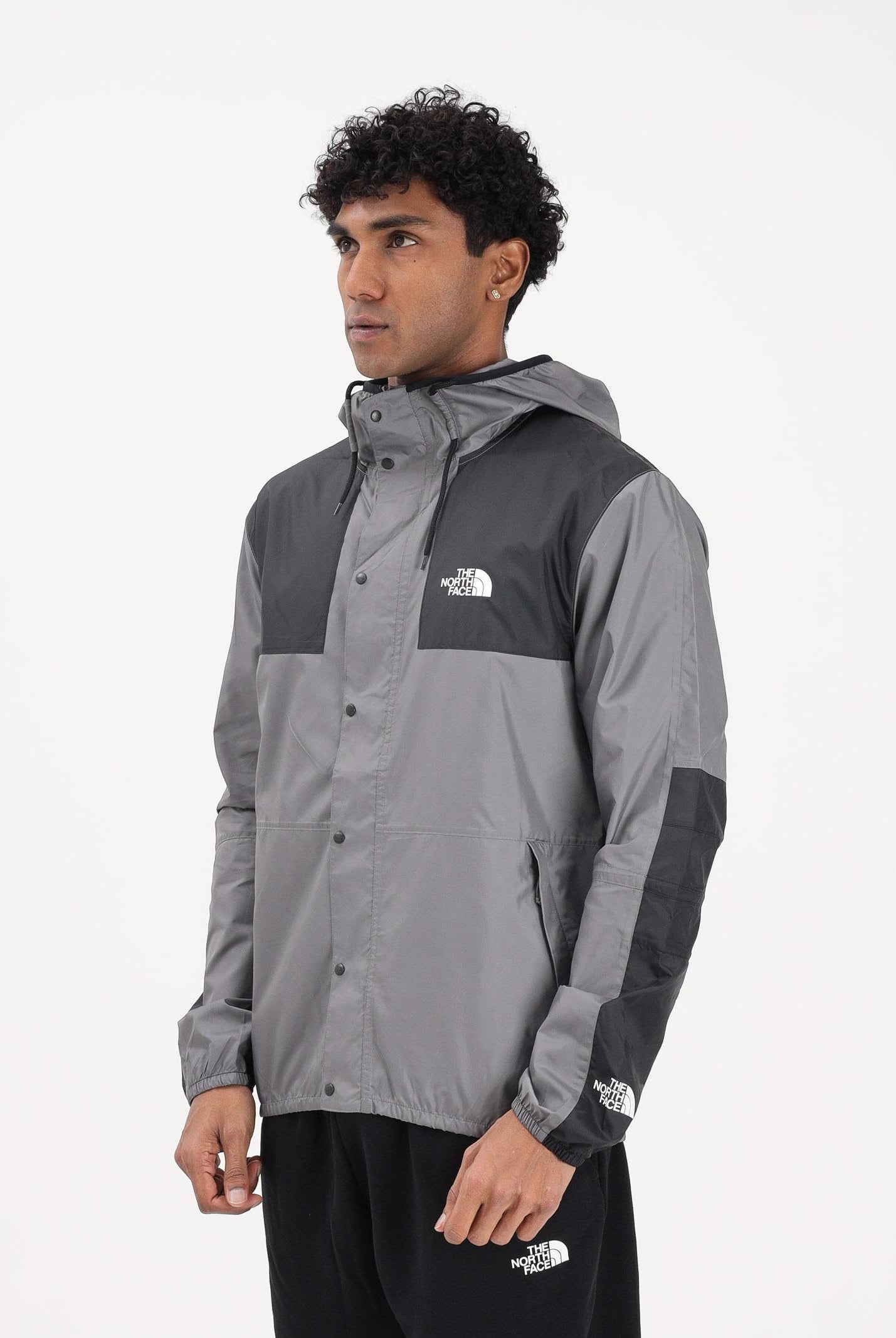 THE NORTH FACE Giacca a vento Seasonal Mountain Jacket grigia e nera da uomo NF0A5IG34GU1 . THE NORTH FACE