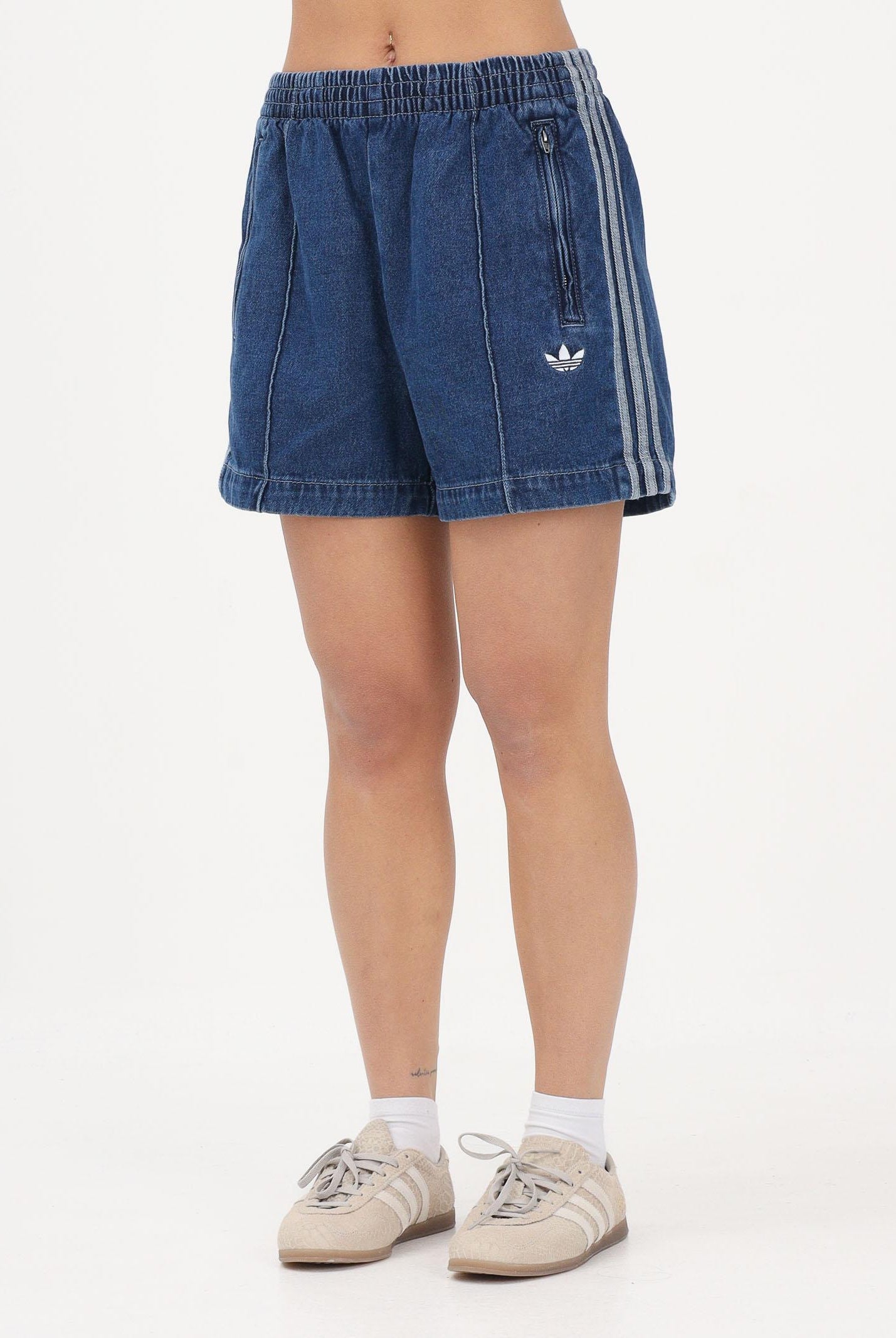 ADIDAS ORIGINALS Shorts Firebird in denim medio da donna JD2562 . ADIDAS ORIGINALS