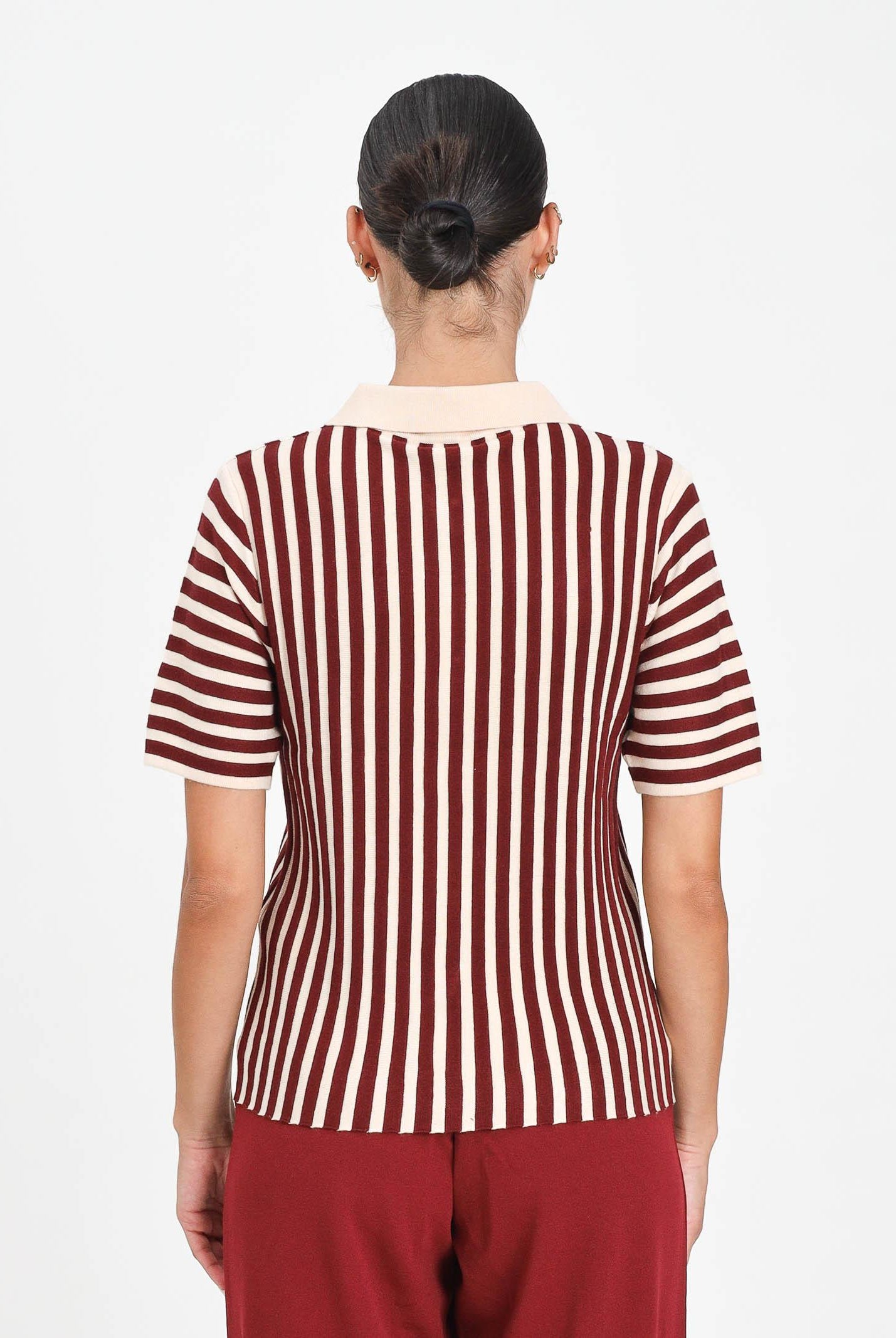 JDY Polo da donna caratterizzata da righe verticali in contrasto beige e bordeaux 15354079 cabarnet JDY