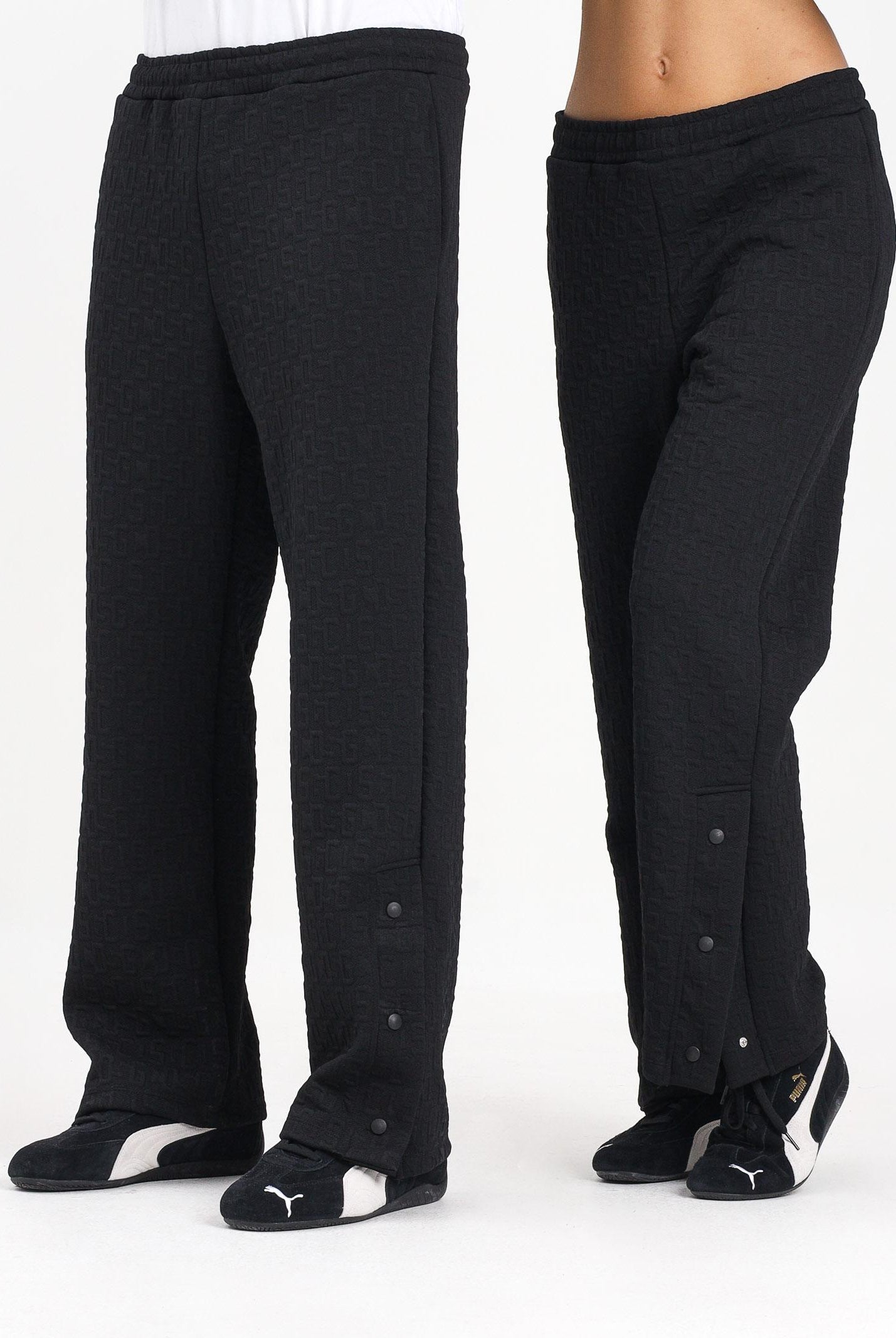 GCDS Pantalone sportivo nero per uomo e donna con lavorazione jacquard del logo B2CM3010TQ6 99 GCDS