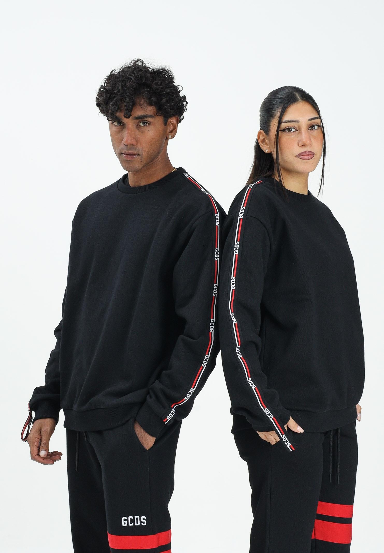 GCDS Felpa girocollo nera per uomo e donna con bande logate B2EM1501JD1 99 GCDS