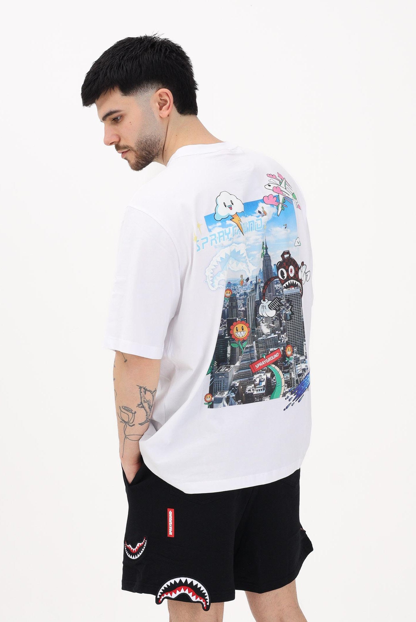 SPRAYGROUND T-shirt a manica corta bianca da uomo con stampa grafica sul retro SP875WHT . SPRAYGROUND