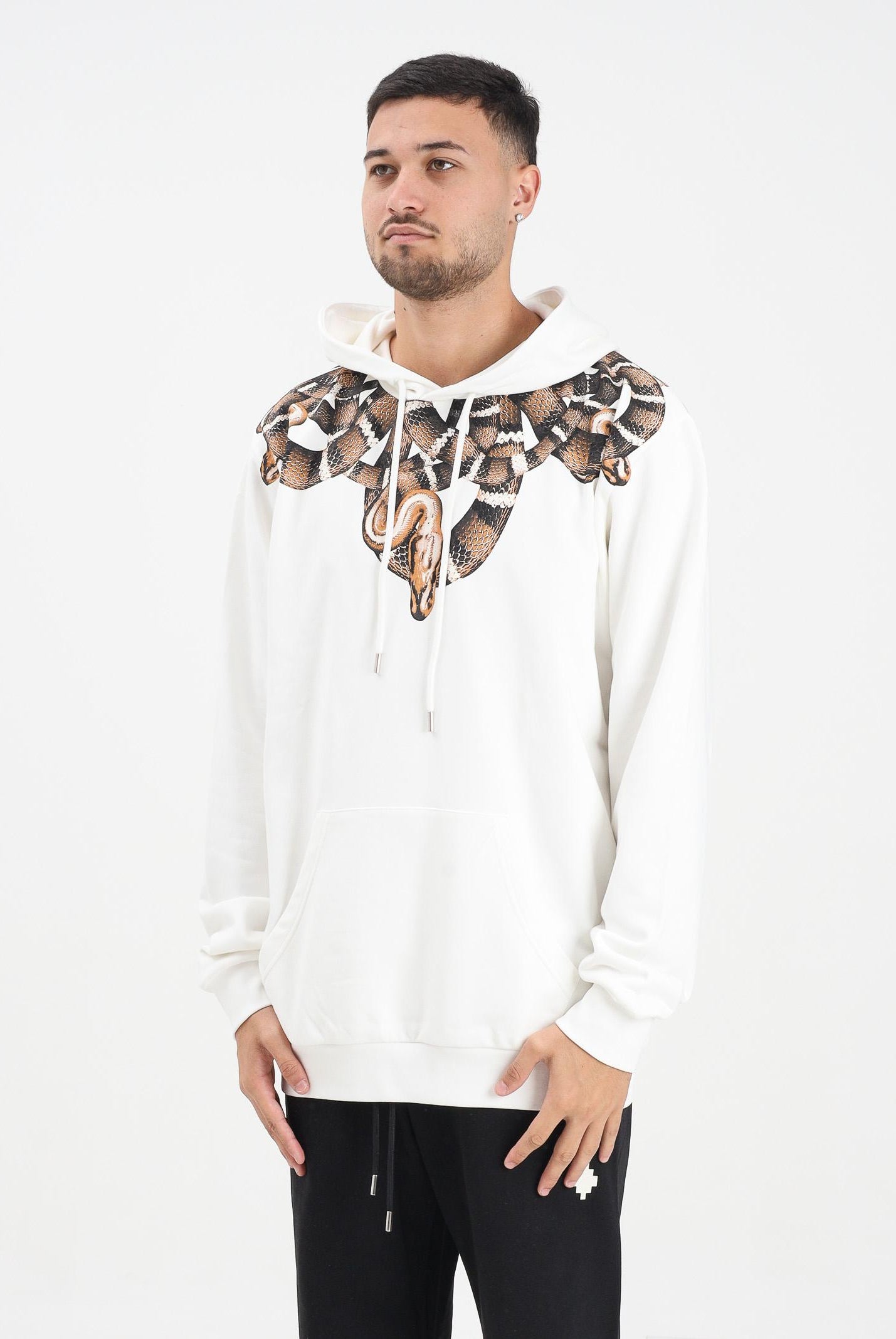 MARCELO BURLON COUNTY OF MILAN Felpa con cappuccio bianca da uomo caratterizzata da stampa di serpente F5CAMAHS066 013 MARCELO BURLON COUNTY OF MILAN