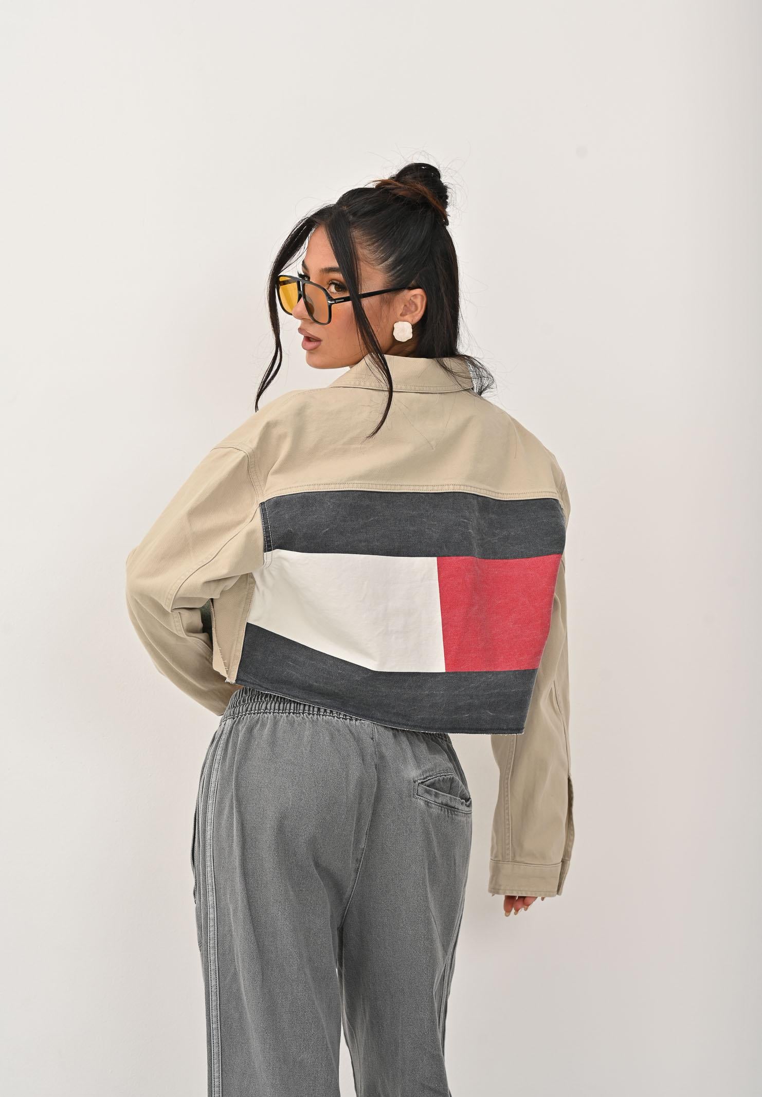 TOMMY JEANS Giubbotto crop in denim beige da donna rifinito dall'iconica bandiera DW0DW21431RBV TOMMY JEANS