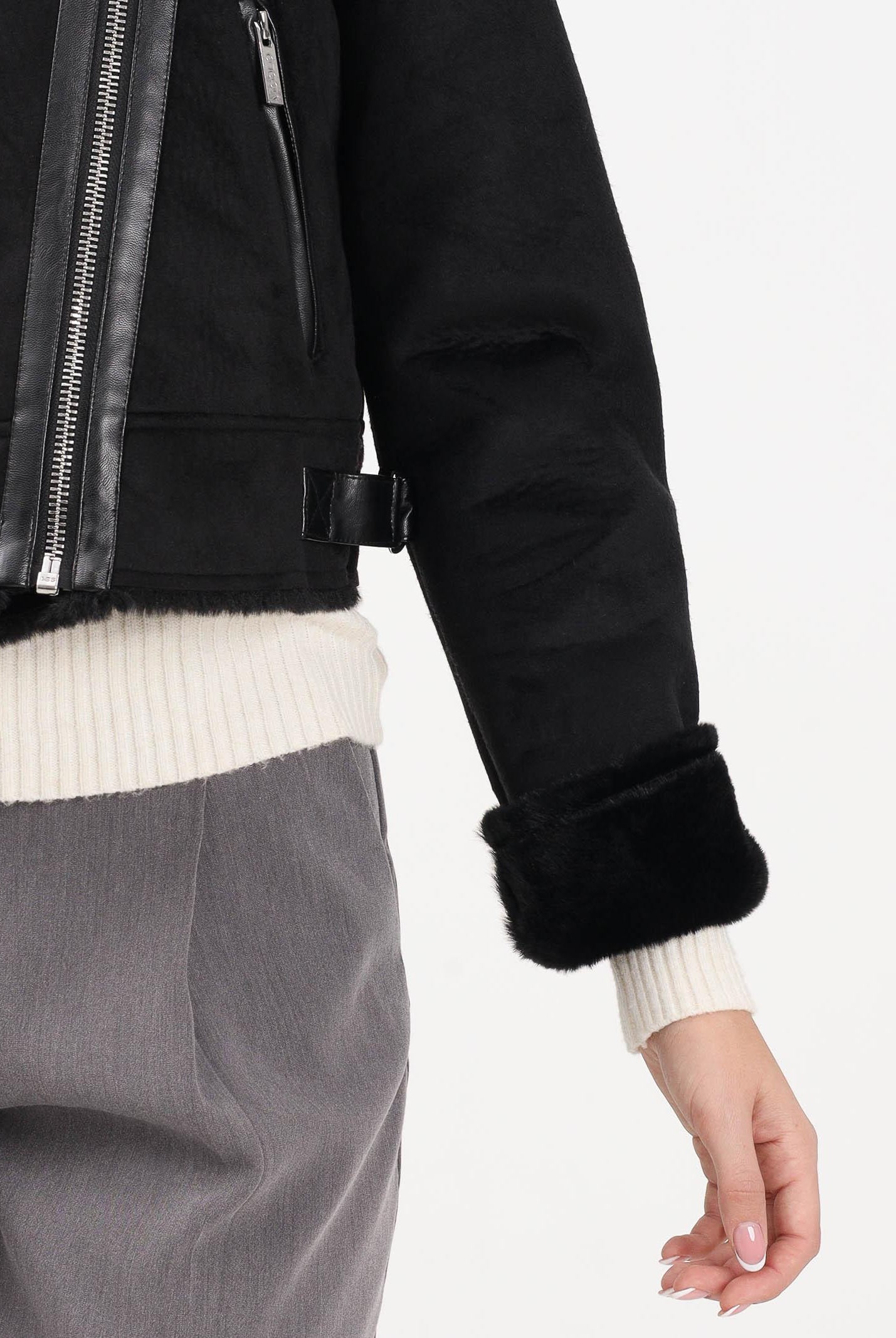 VICOLO Montone corto nero da donna TF0090 A99 VICOLO