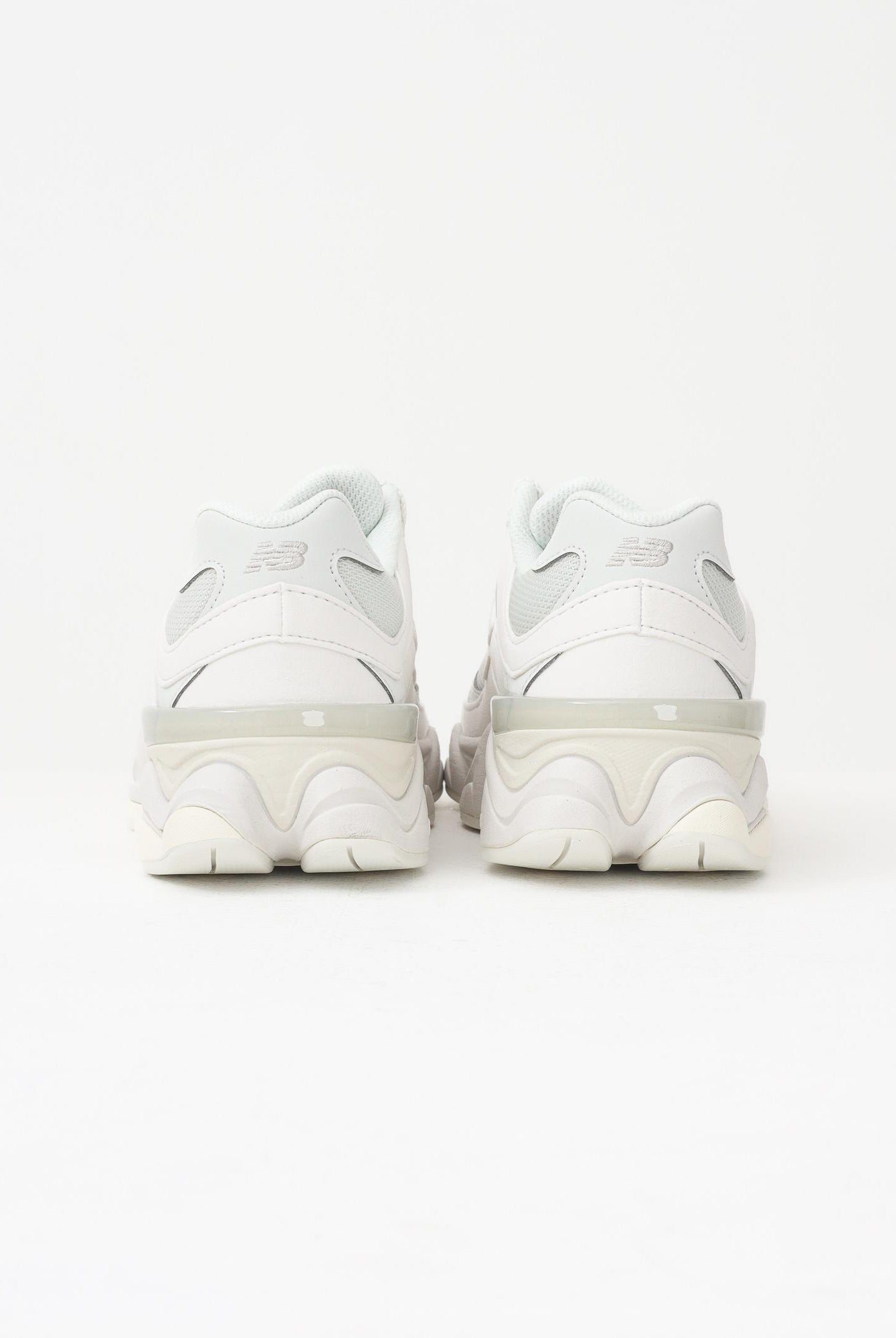 NEW BALANCE Sneakers 9060 grigio ghiaccio per uomo e donna GC9060LL . NEW BALANCE