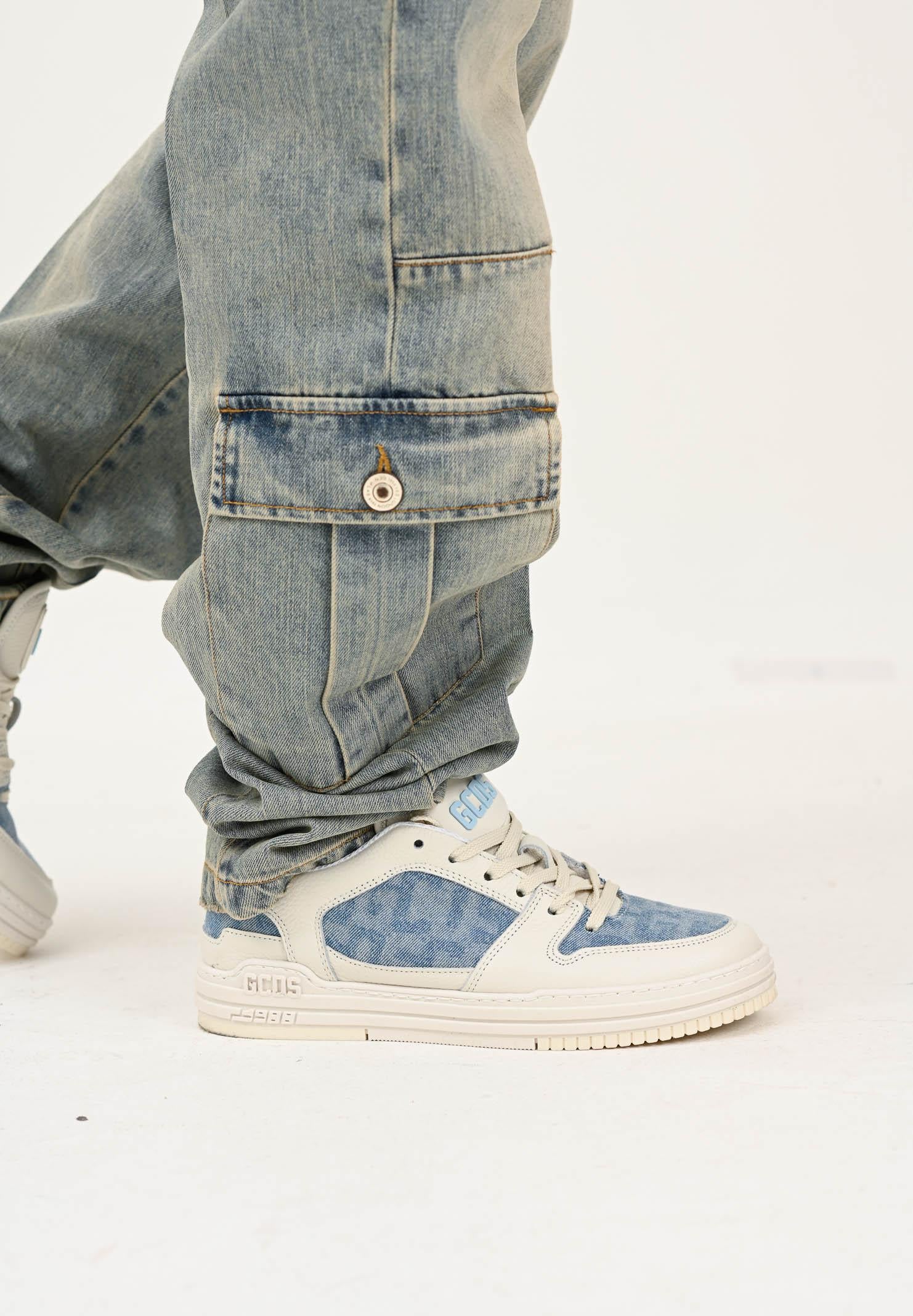 GCDS Sneakers panna da uomo con inserti in denim chiaro GCU1011 460 GCDS