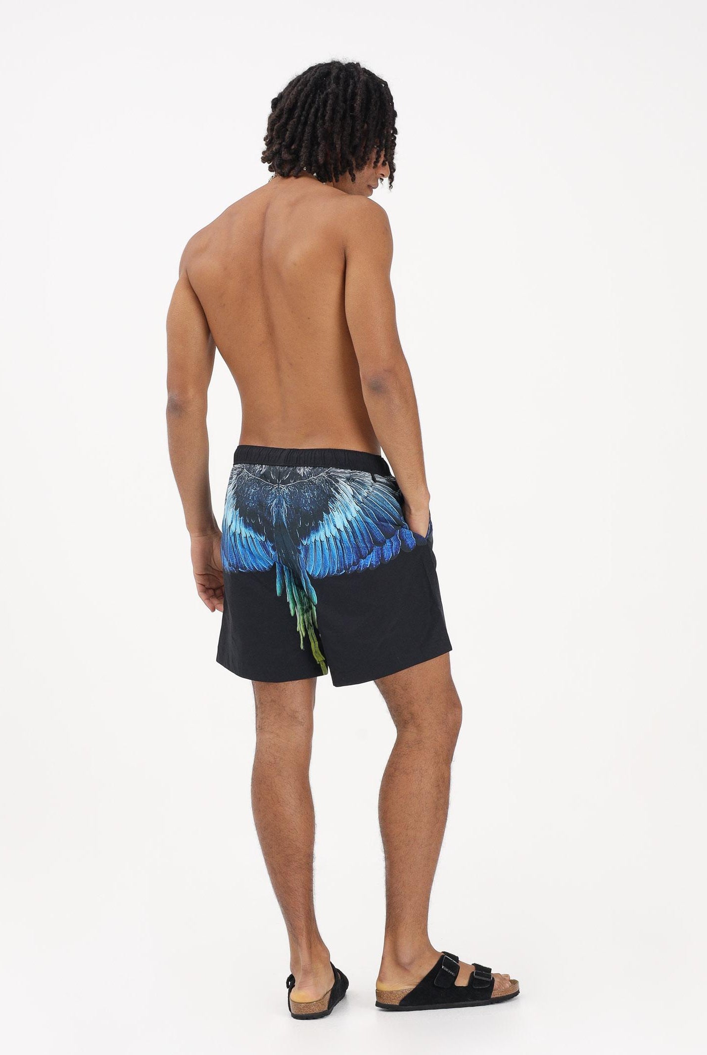 MARCELO BURLON COUNTY OF MILAN Shorts mare nero da uomo con stampa ali COMAS2606600895 . MARCELO BURLON COUNTY OF MILAN