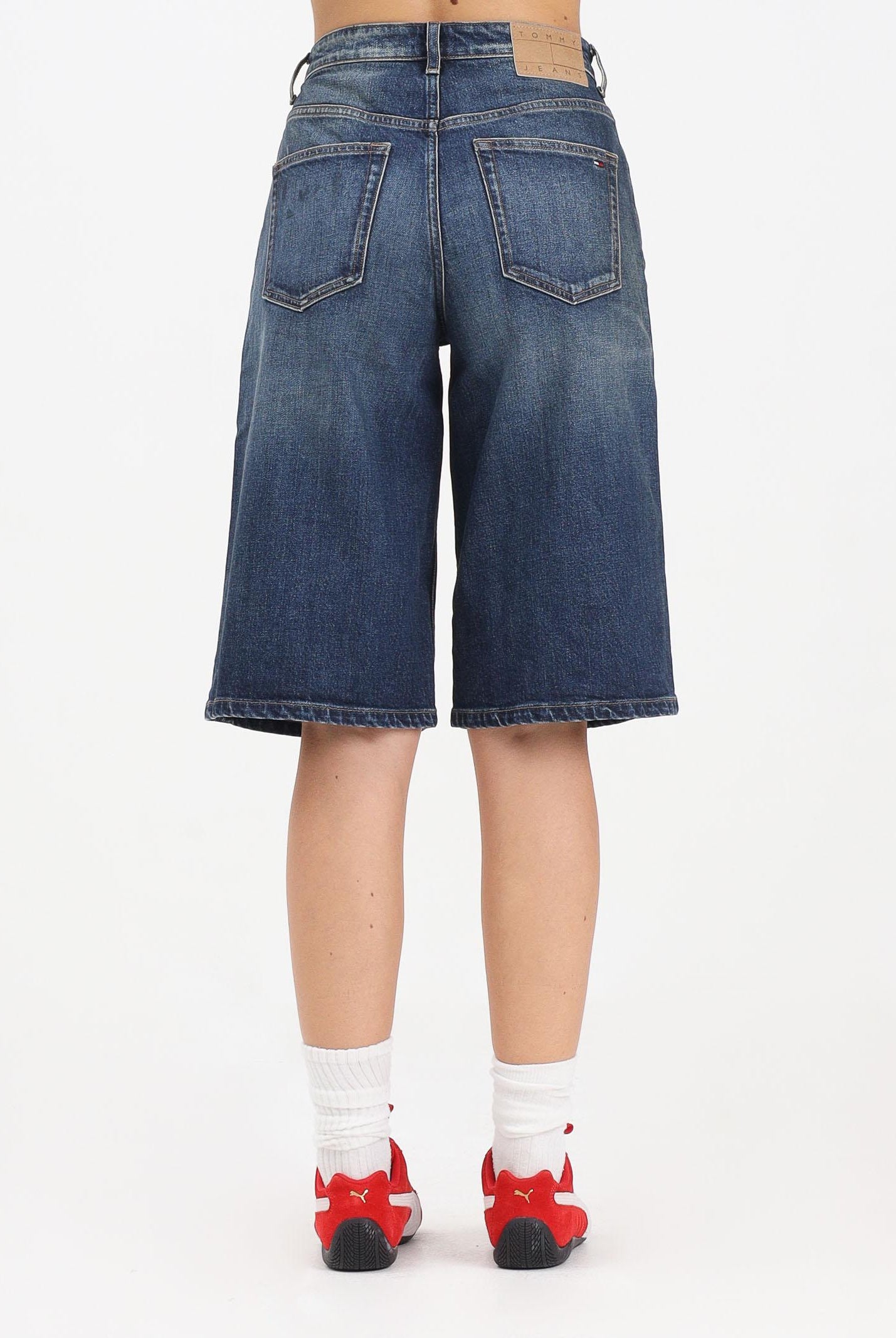 TOMMY JEANS Bermuda in denim medio da donna DW0DW221431BK . TOMMY JEANS