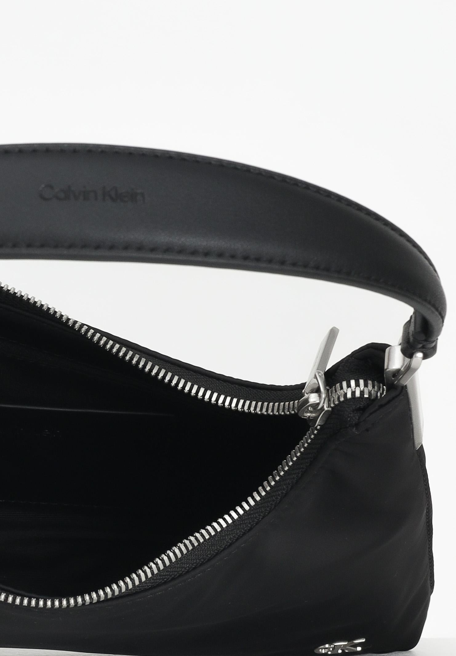 CALVIN KLEIN Borsa a spalla nera da donna con logo LV04K3219G UB1 CALVIN KLEIN