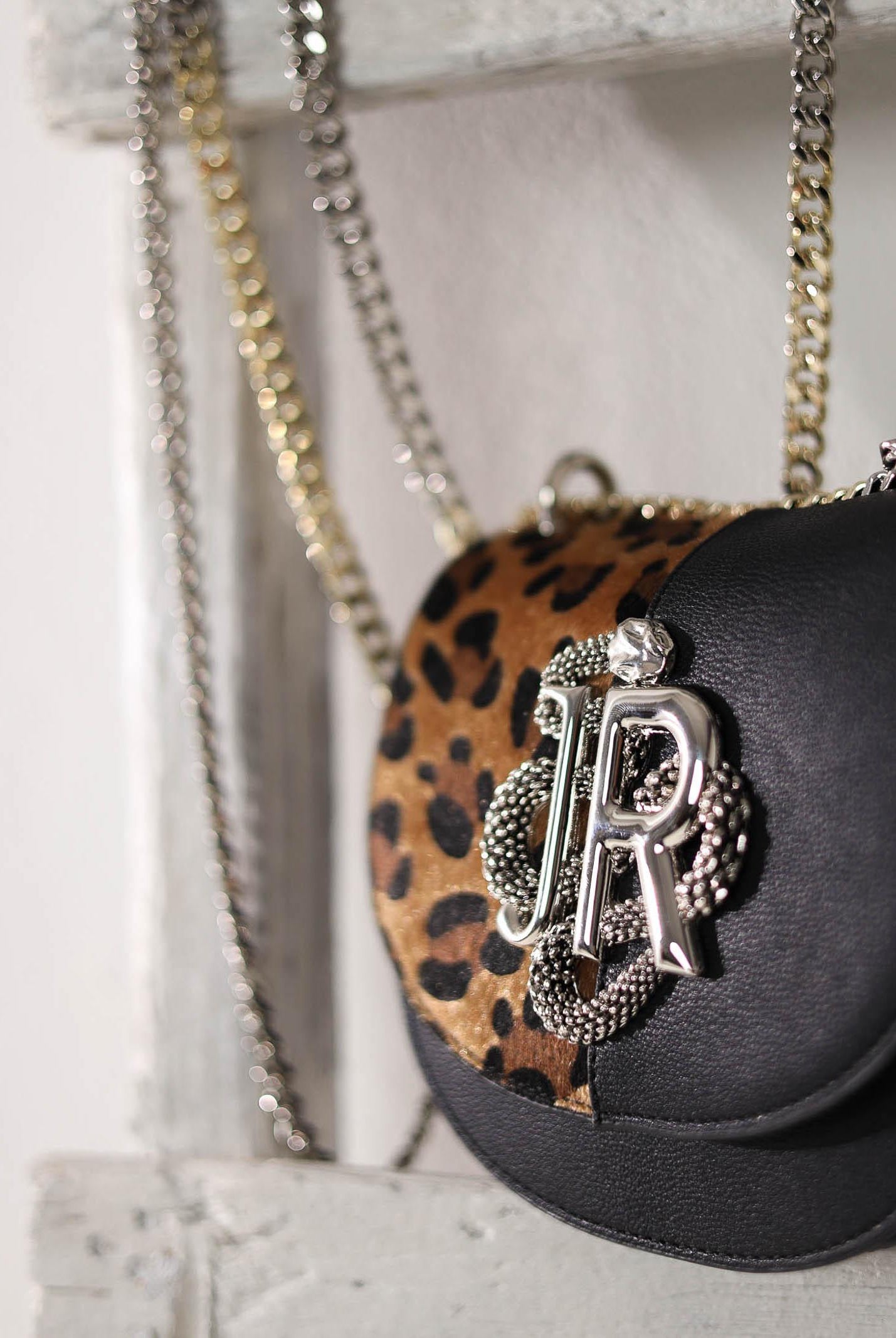 RICHMOND Borsa a tracolla nera da donna con inserto in pelo maculato e logo RWA25355BO BLSI RICHMOND