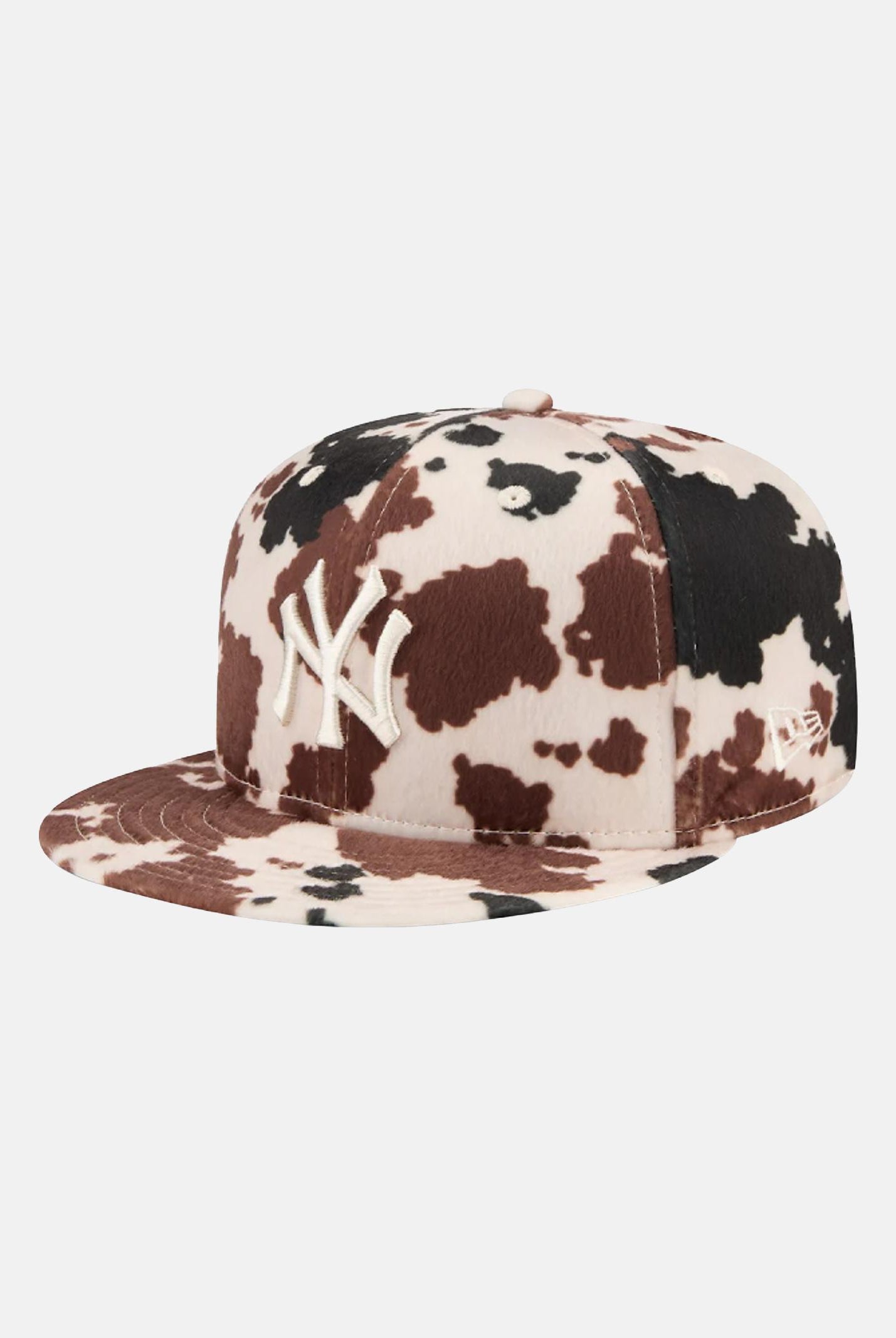 NEW ERA Cappello con visiera NY Yankees 59FIFTY Cow Animal Print con fantasia muccata nei toni del panna, marrone e nero per uomo e donna 60844107 NEW ERA