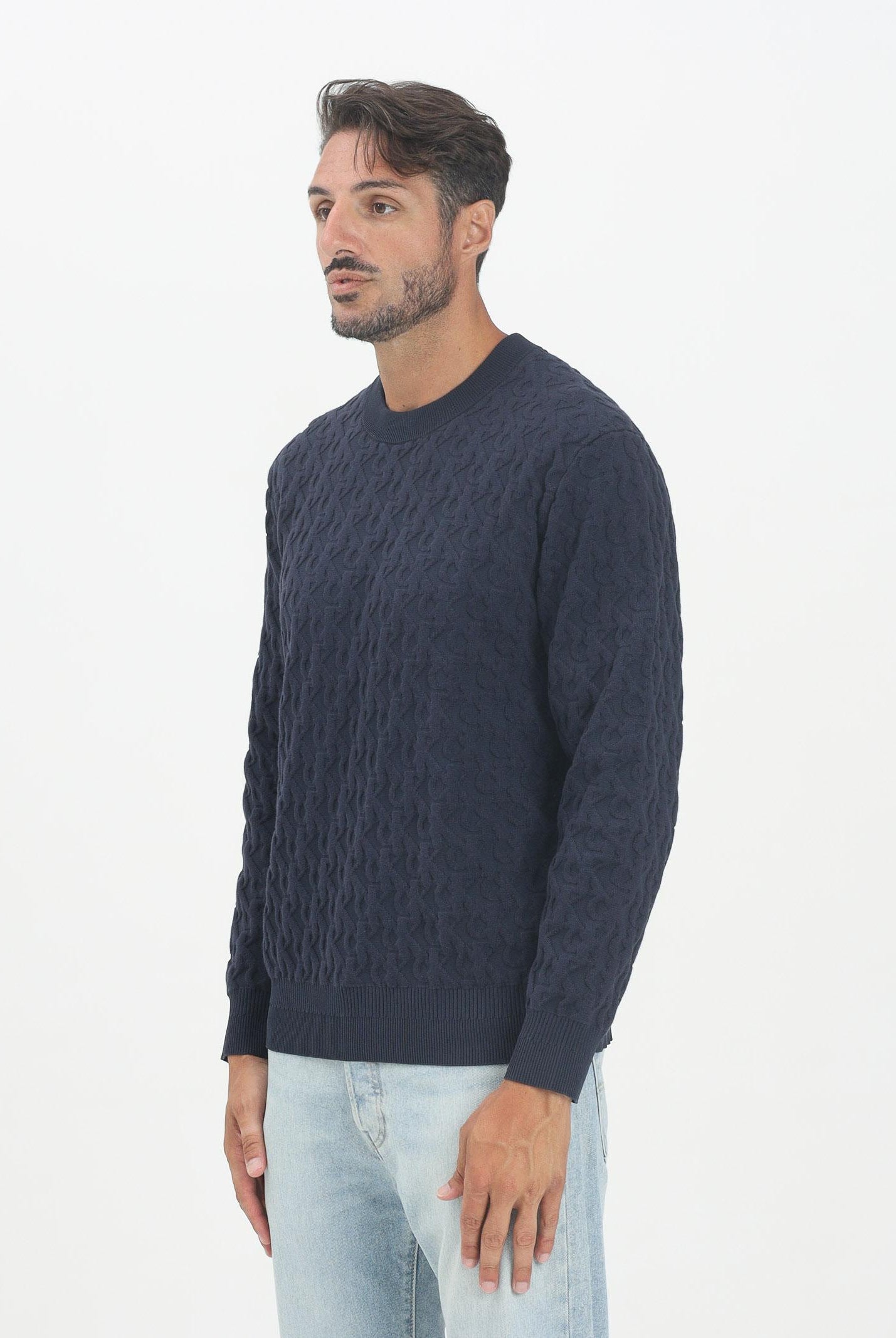 CALVIN KLEIN JEANS Maglioncino girocollo blu da uomo caratterizzato da una lavorazione in rilievo con motivo CK LV04RC359GDYF  CALVIN KLEIN JEANS