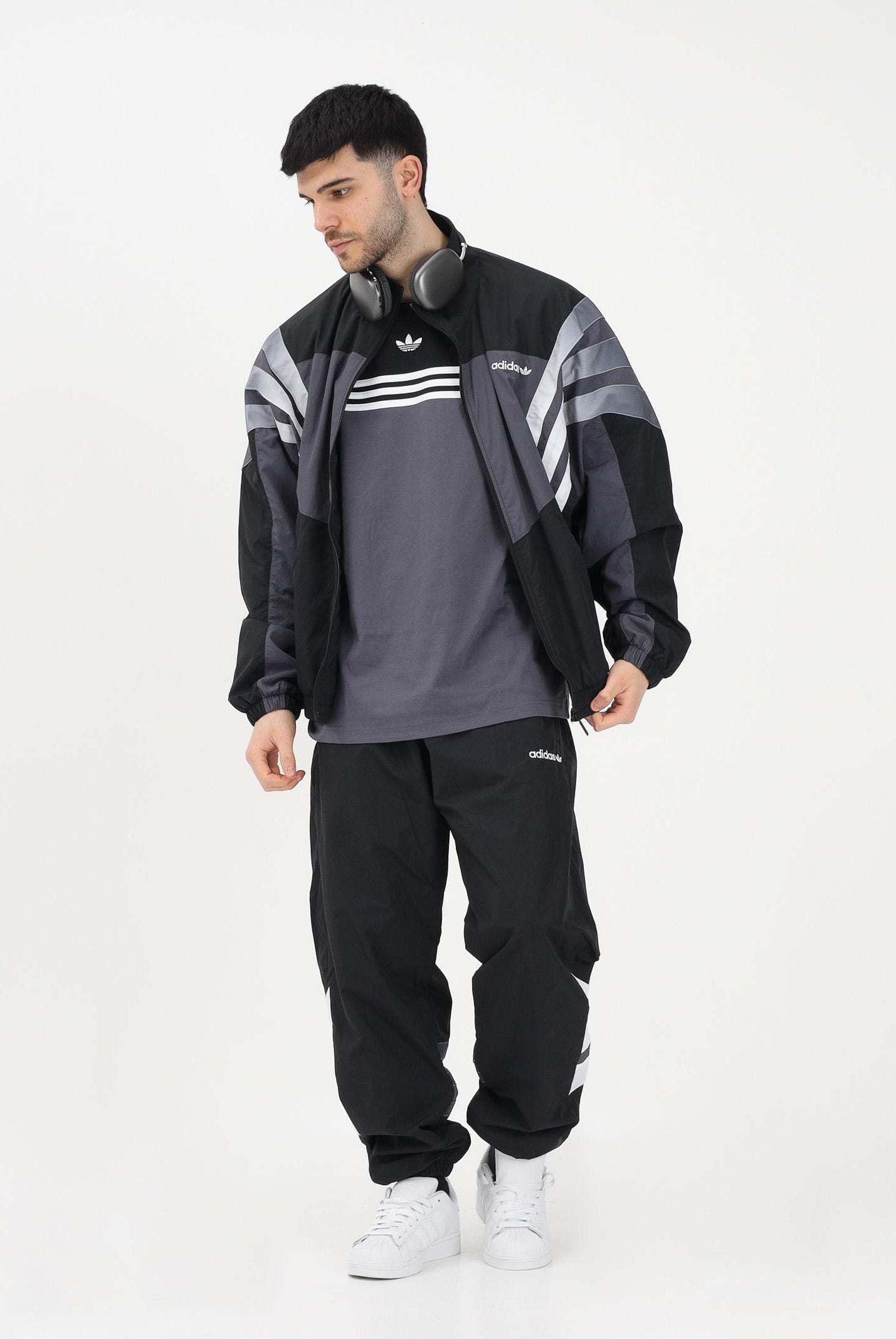 ADIDAS ORIGINALS T-shirt a manica corta CHEST STRIPES grigia e nera da uomo KE2130 . ADIDAS ORIGINALS