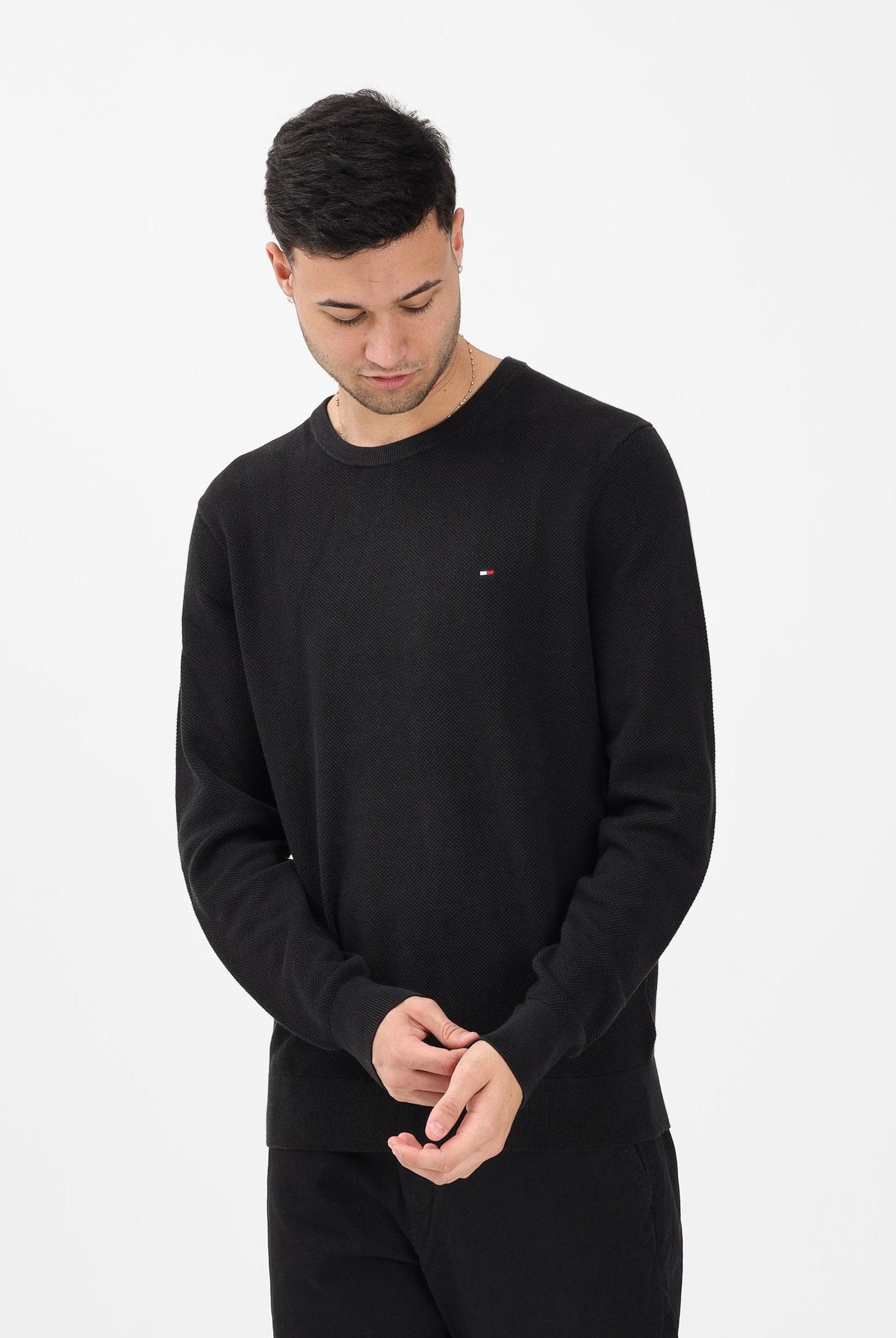 TOMMY HILFIGER Maglioncino girocollo nero da uomo con ricamo bandierina MW0MW36347 BDS TOMMY HILFIGER