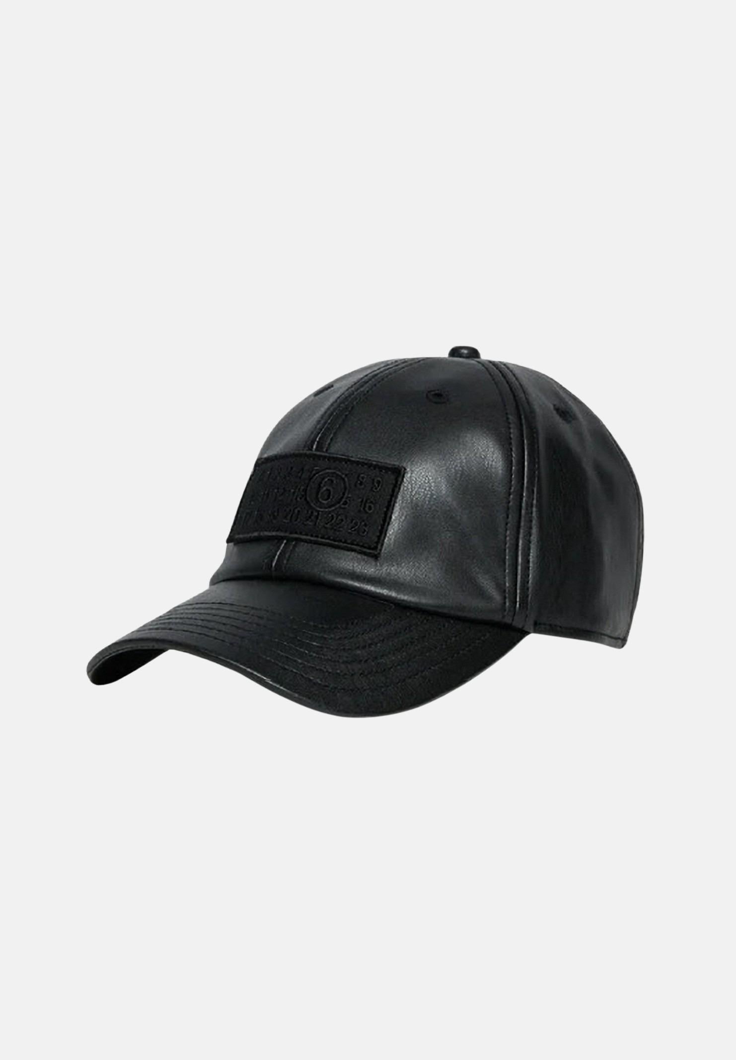 MAISON MARGIELA Cappello con visiera nero per uomo e donna realizzato in eco-pelle con patch logo M60919MM05T M6900 MAISON MARGIELA