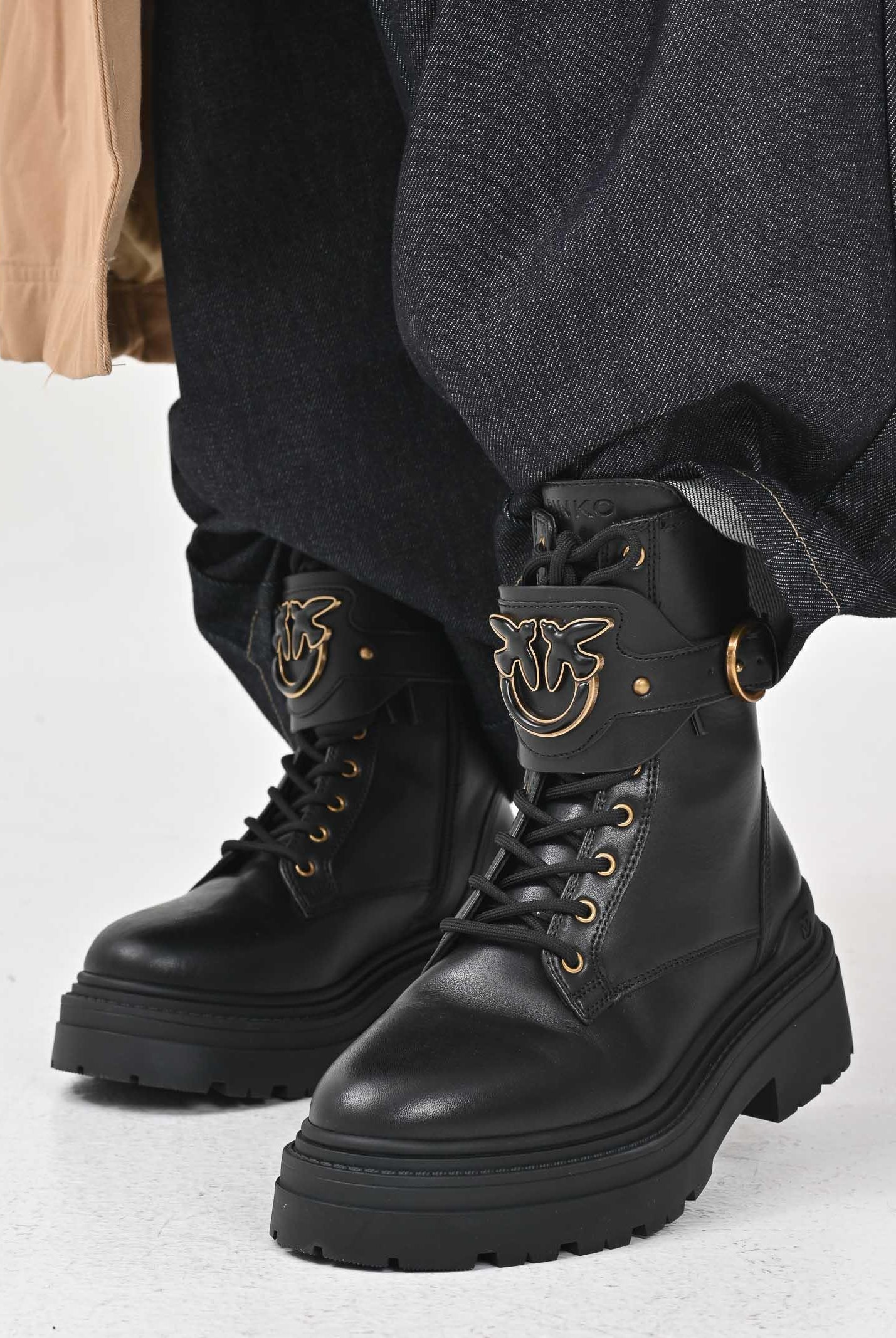 PINKO Anfibi neri da donna con cinturino logato davanti SD0147P001Z99 PINKO