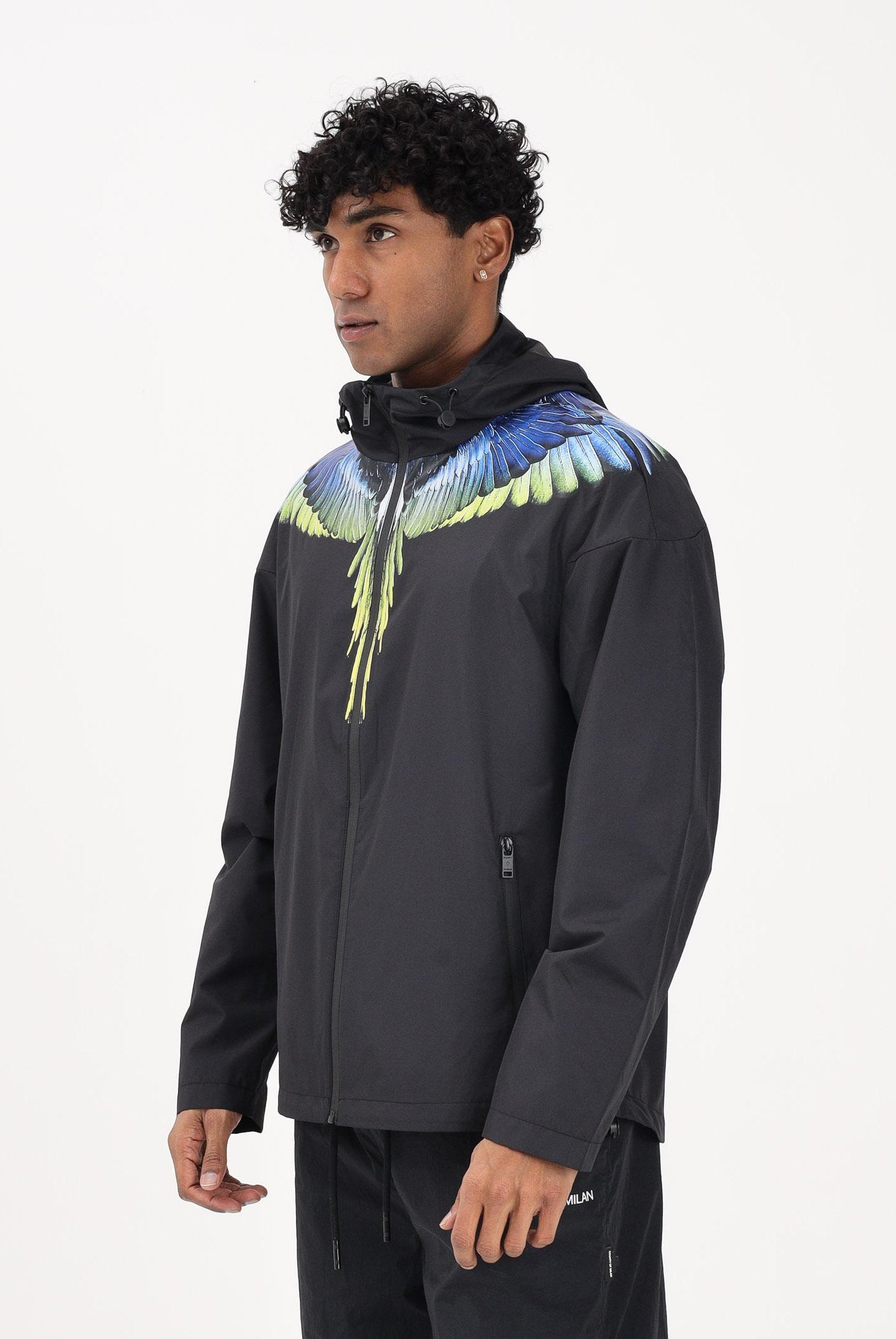 MARCELO BURLON COUNTY OF MILAN Giacca a vento nera da uomo con stampa S6CMMAJK108 110 MARCELO BURLON COUNTY OF MILAN