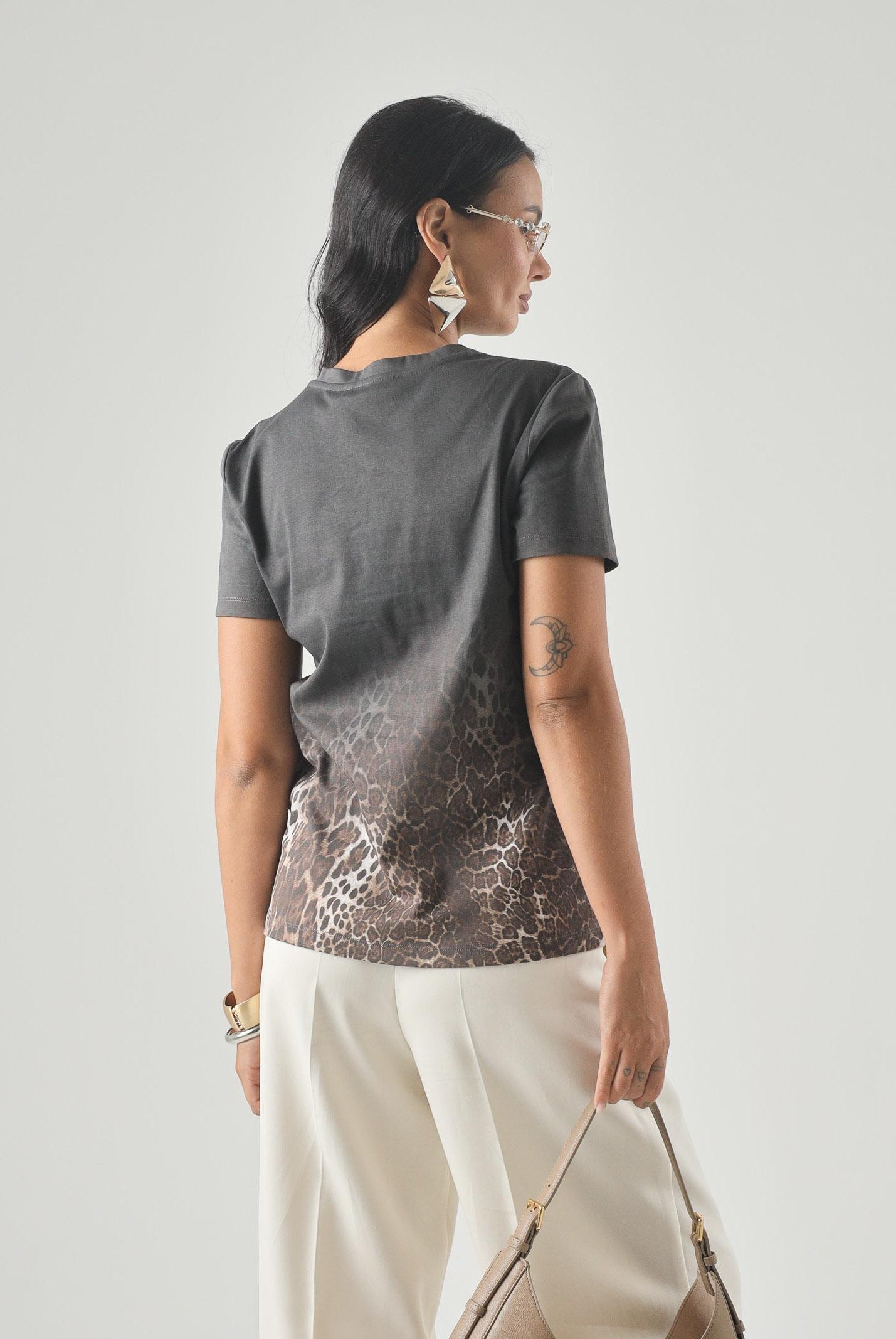 MAX MARA STUDIO T-shirt girocollo color Nero, nero con stampa animalier marrone e beige, da donna. 2626976011600 005 MAX MARA