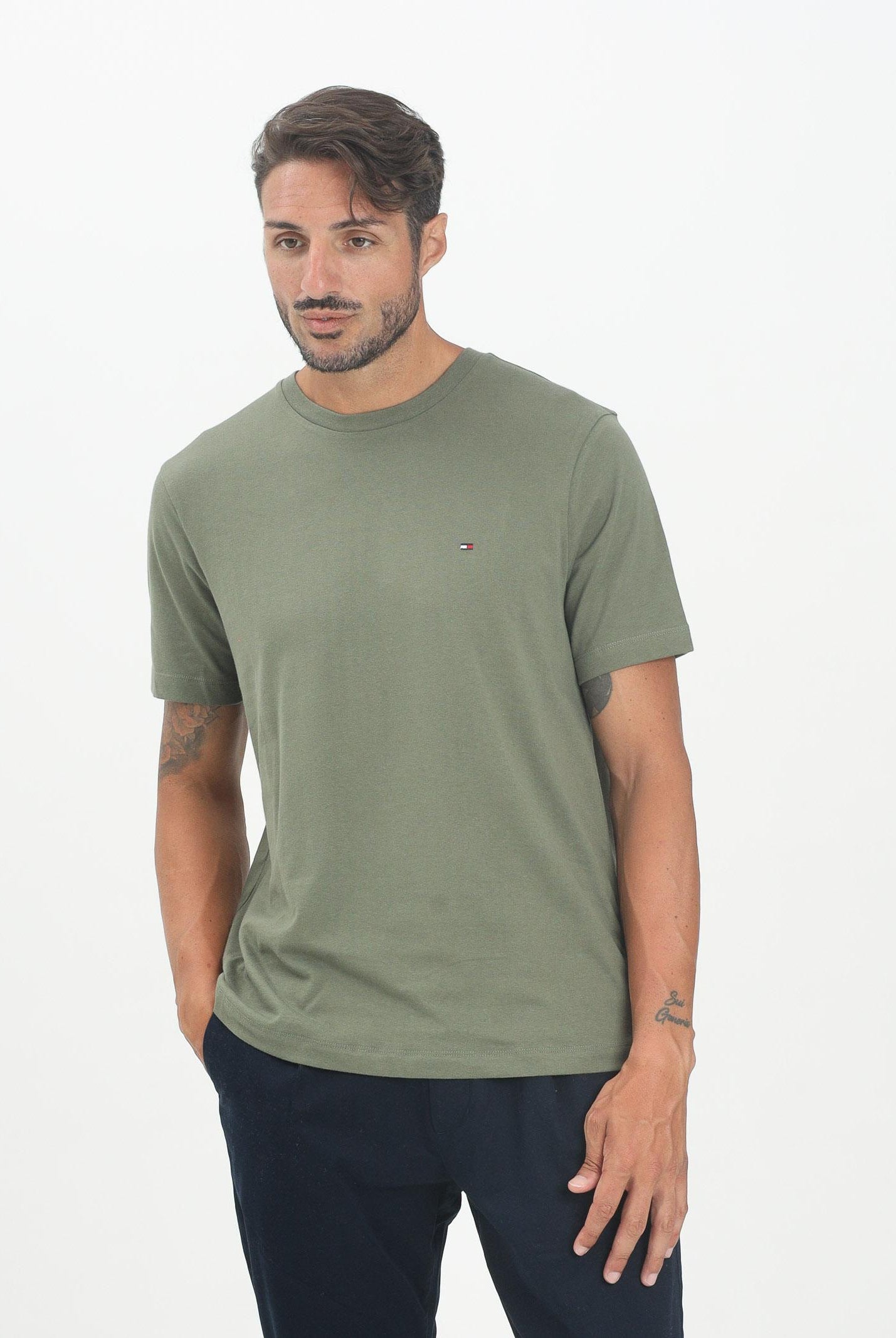 TOMMY HILFIGER T-shirt a manica corta verde da uomo con logo MW0MW39995PLI . TOMMY HILFIGER