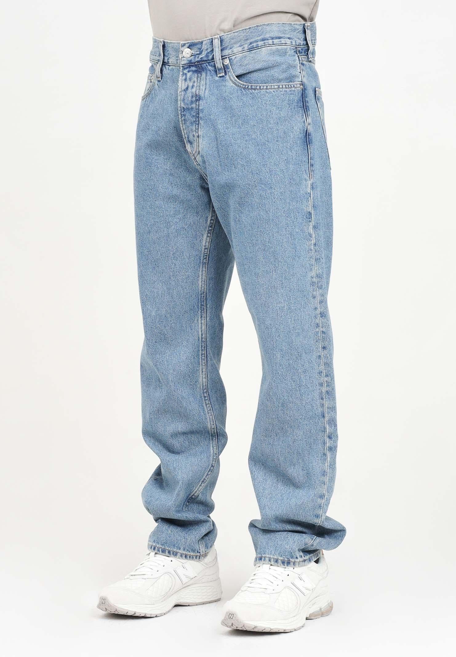 Jeans in denim blu chiaro da uomo con un lavaggio classico J30J327015 1A4 CALVIN KLEIN JEANS