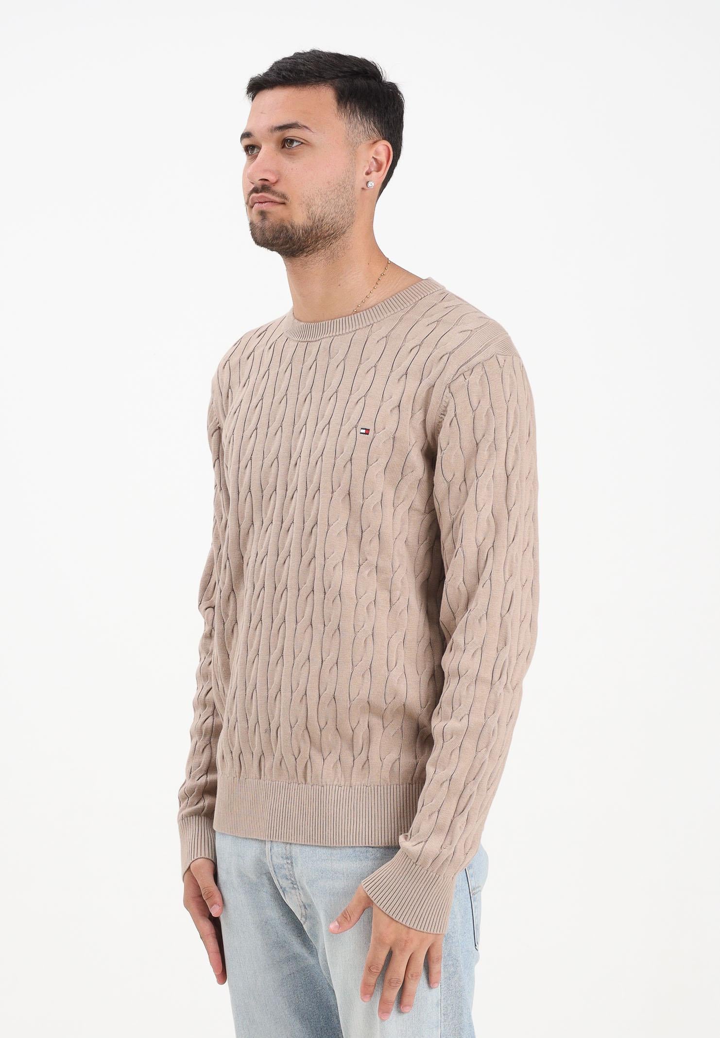 TOMMY HILFIGER Maglioncino girocollo beige da uomo con ricamo bandierina MW0MW33132AFE TOMMY HILFIGER
