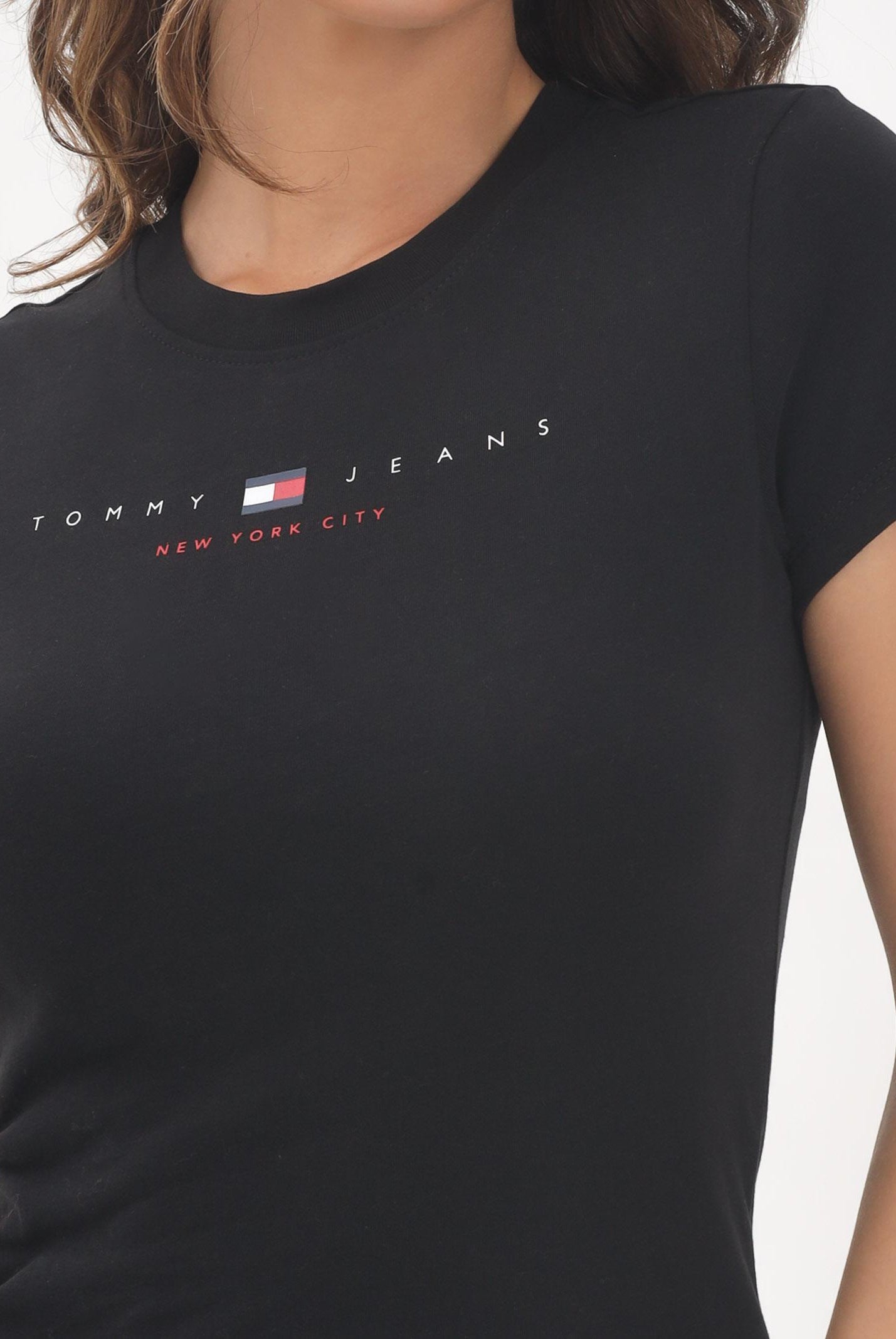 TOMMY JEANS T-shirt a manica corta nera da donna con logo DW0DW21422BDS TOMMY JEANS