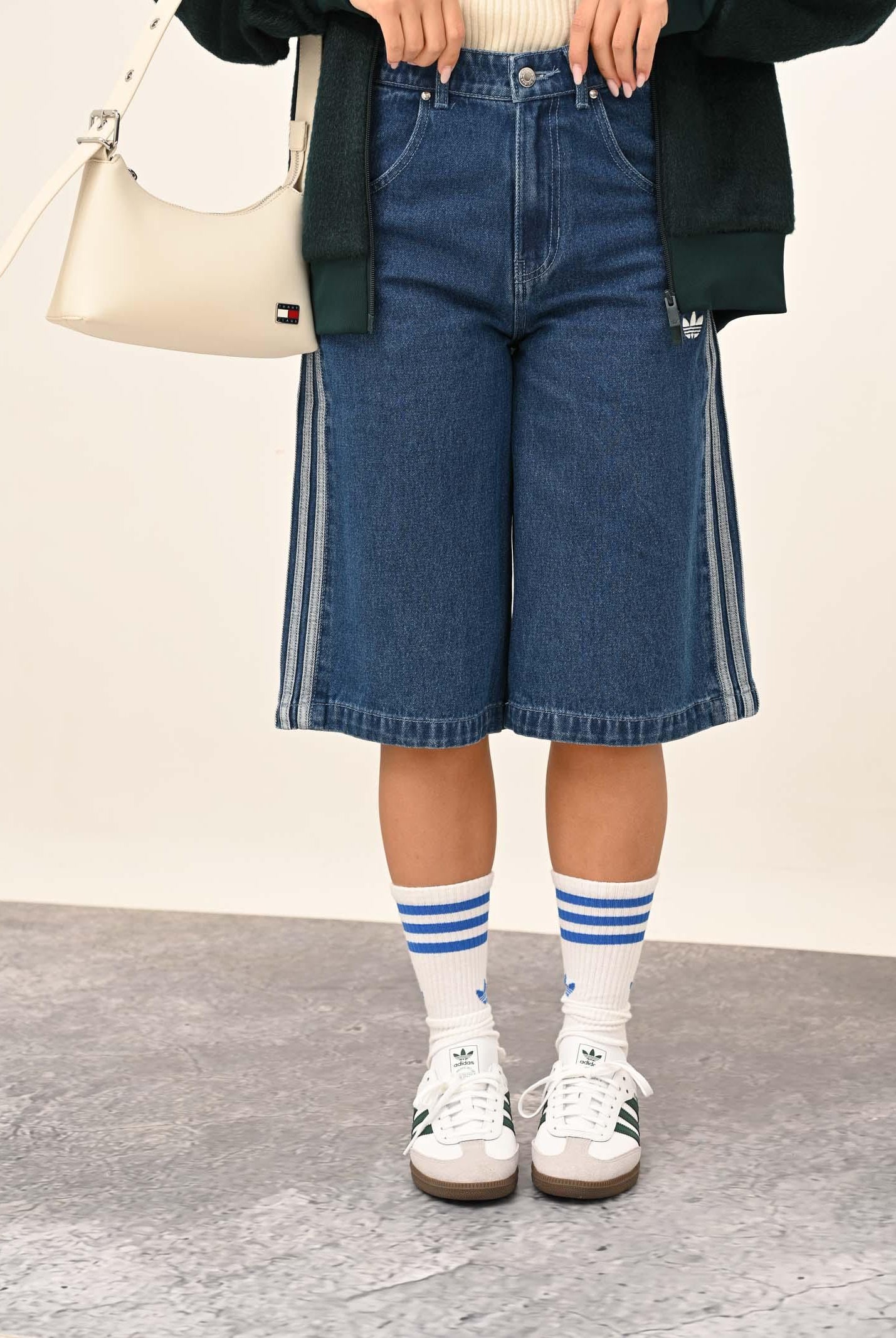 ADIDAS ORIGINALS Shorts Adicolor Denim Firebird in denim medio da uomo JC6235 . ADIDAS ORIGINALS