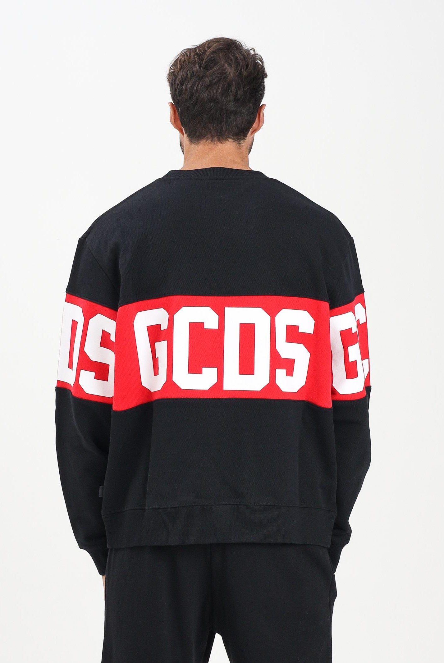 GCDS Felpa girocollo nera per uomo e donna con inserto rosso e logo B1XM1511JD1 99 GCDS