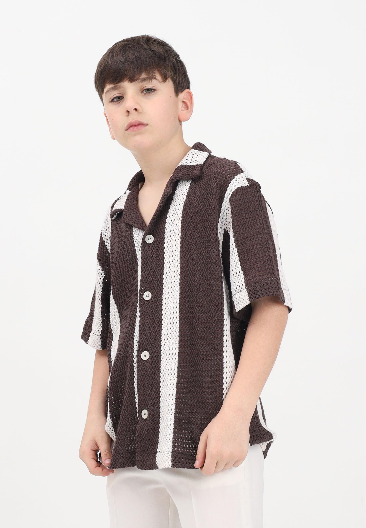 I'M BRIAN Camicia a maniche corte da bambino realizzata in maglia con motivo a righe marroni e panna CA3280J 020 I'M BRIAN
