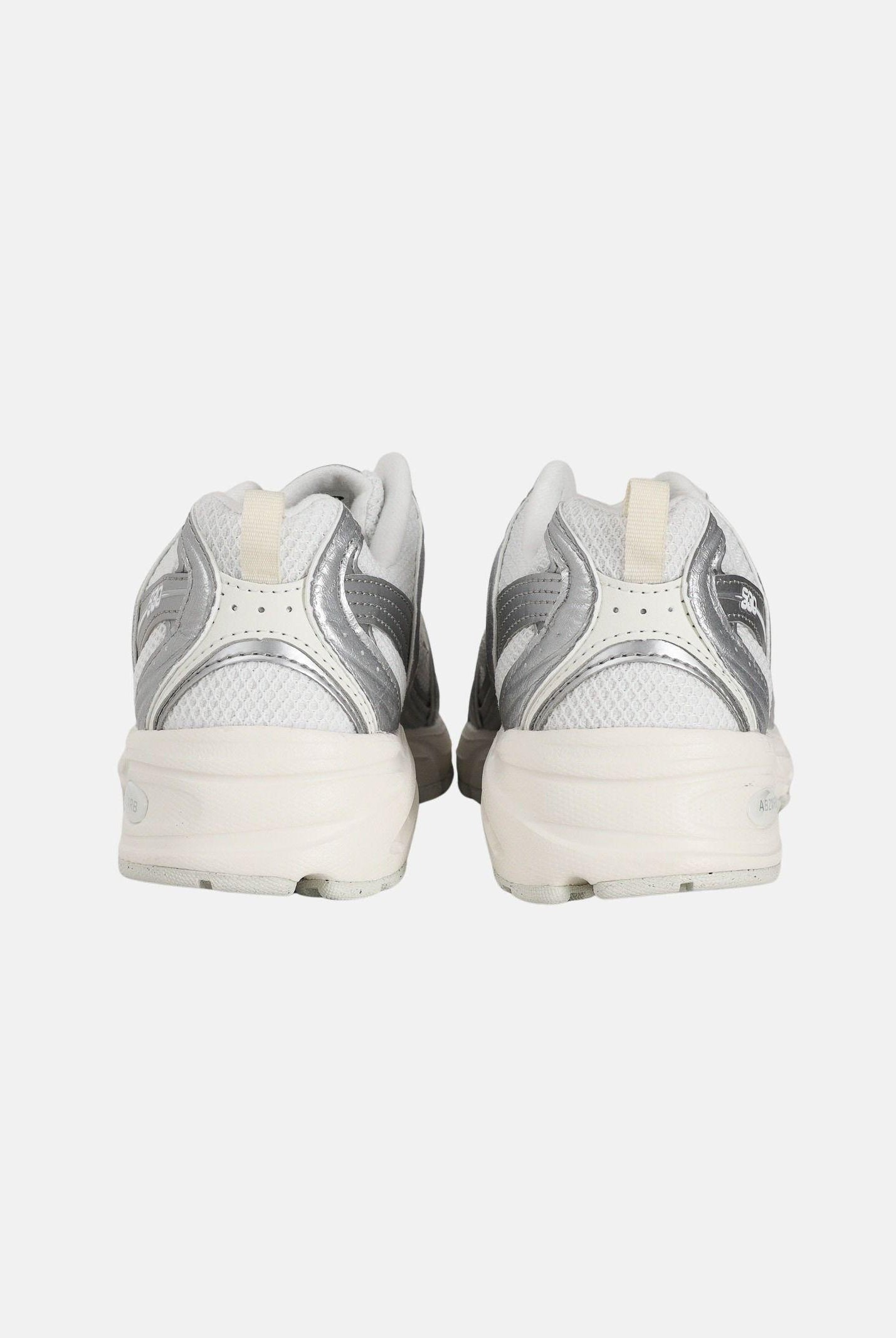 NEW BALANCE Sneakers 530 bianca e argento per uomo e donna U5303IR . NEW BALANCE
