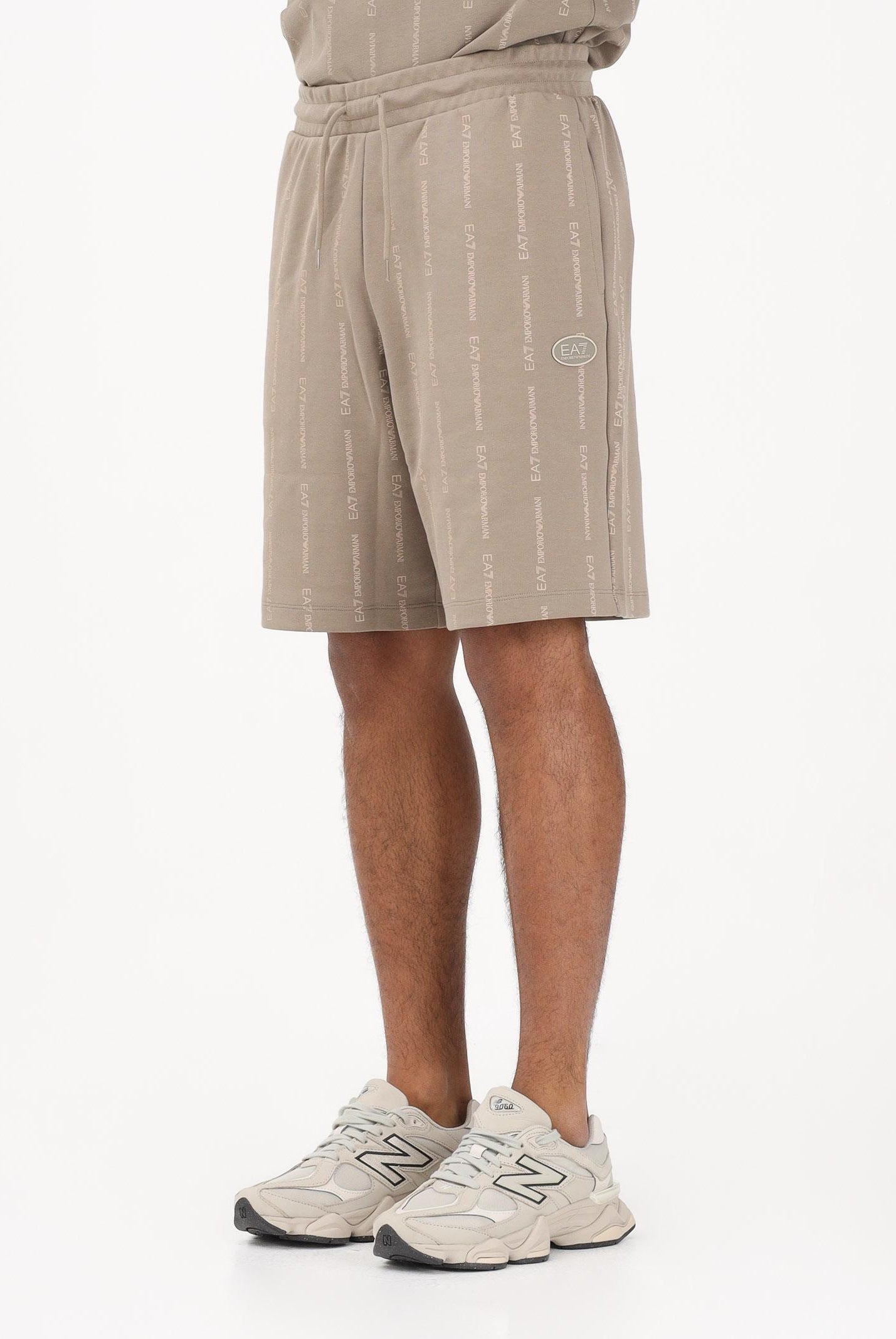 EA7 Shorts sportivo beige da uomo con stampa all-over del logo 7M001393AF12660 F1030 EA7