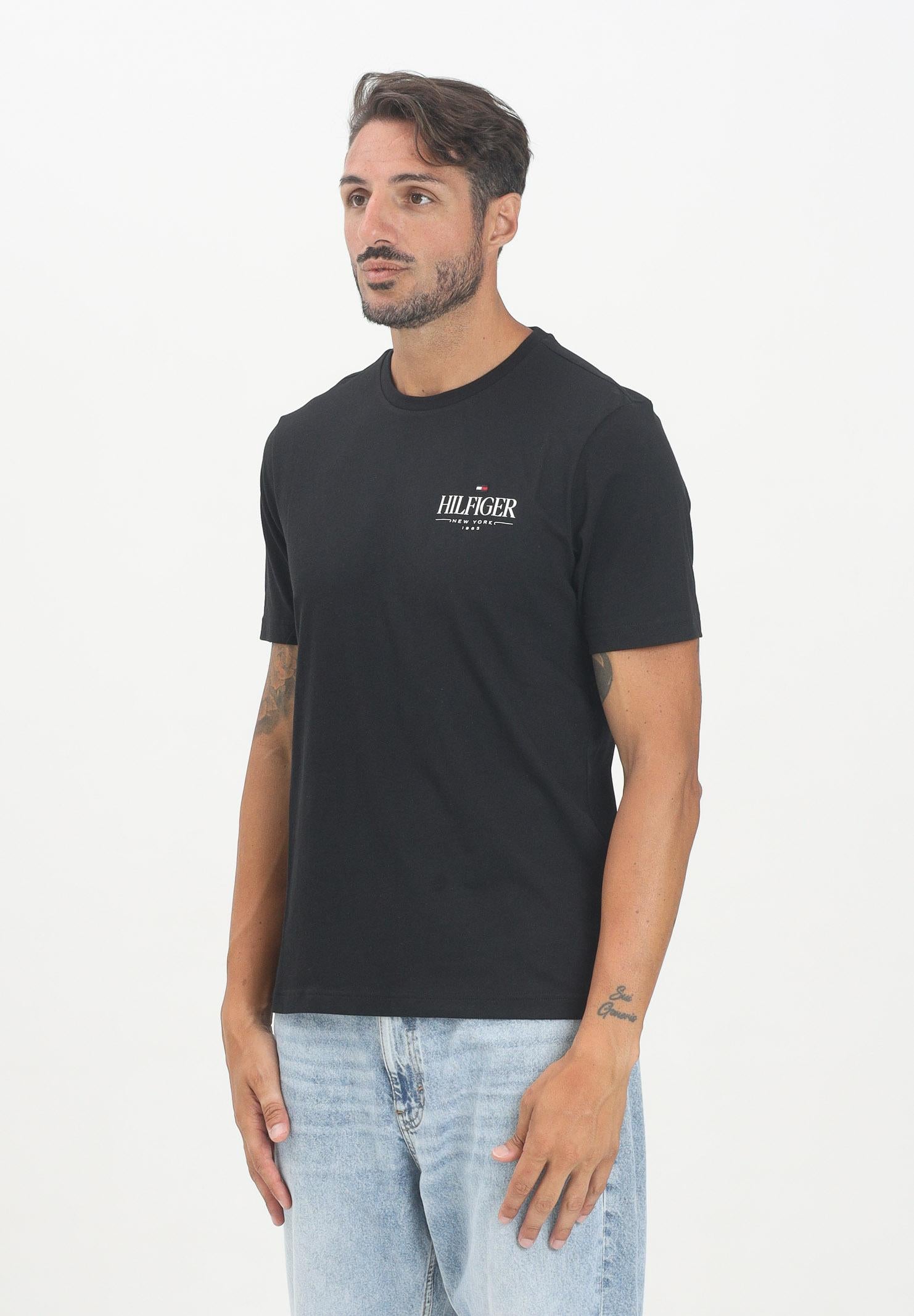 TOMMY HILFIGER T-shirt a manica corta nera da uomo con logo MW0MW39355BDS TOMMY HILFIGER