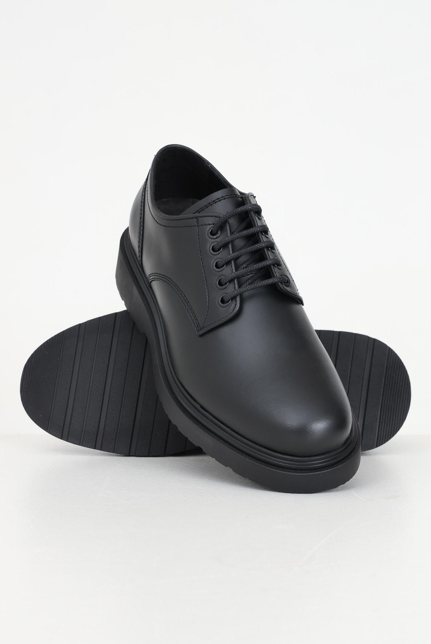 Scarpe stringate nere da uomo HM0HM01574BEH BEH CALVIN KLEIN JEANS