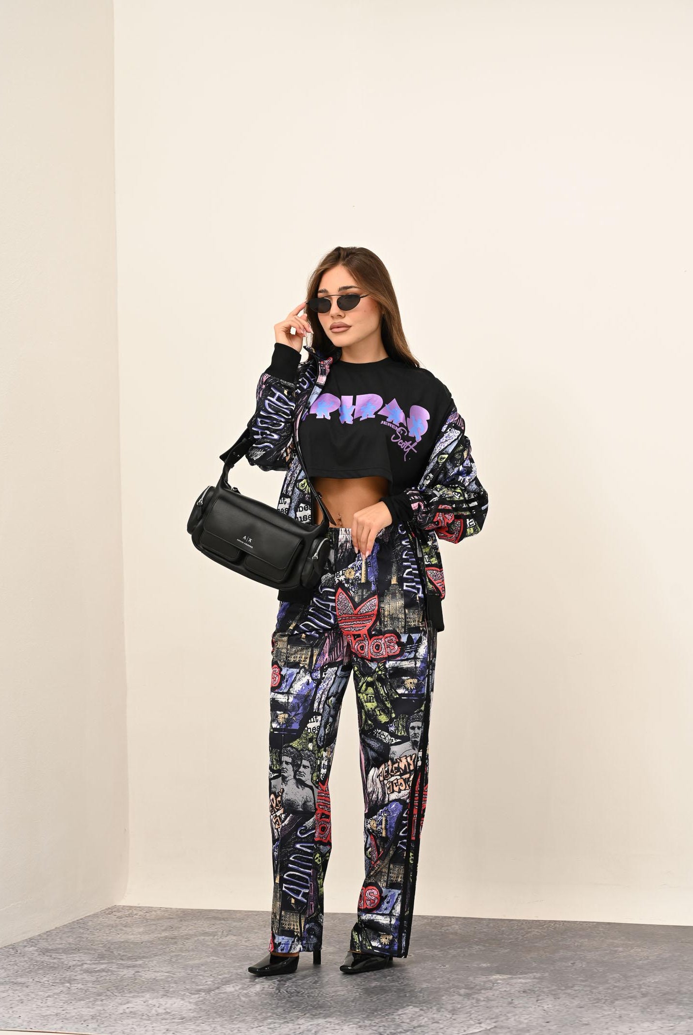 ADIDAS ORIGINALS T-shirt a manica corta adidas x Jeremy Scott nera da donna JL7613 . ADIDAS ORIGINALS