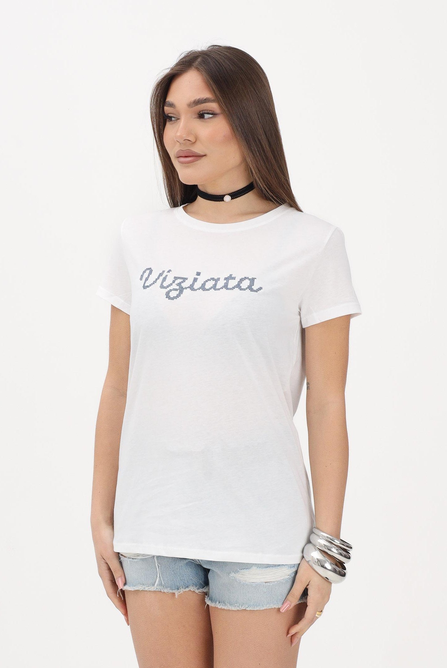 VICOLO T-shirt a manica corta bianca da donna con stampa "Viziata" RAB0682 02 VICOLO