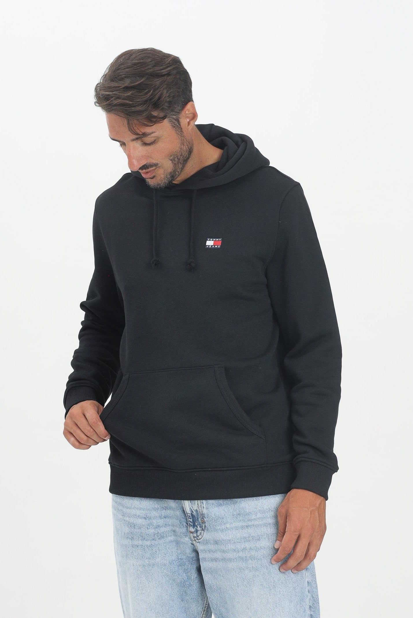 TOMMY JEANS Felpa con cappuccio nera da uomo rifinita da logo DM0DM20258BDS TOMMY JEANS